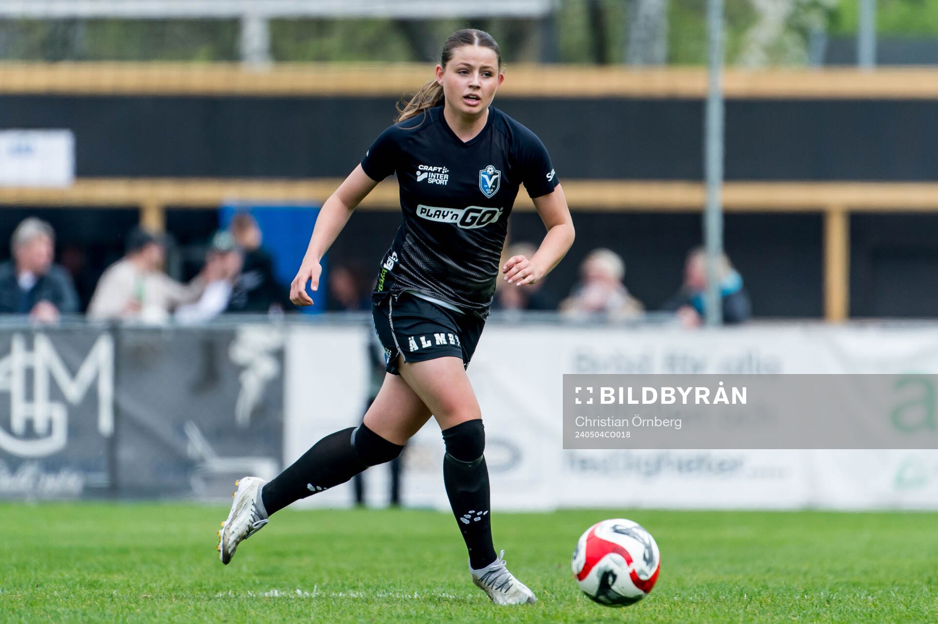 Växjö DFFs Emma Holmqvist under fotbollsmatchen i Damallsvenskan mellan Trelleborg och Växjö DFF den 4 maj 2024 i Trelleborg. 