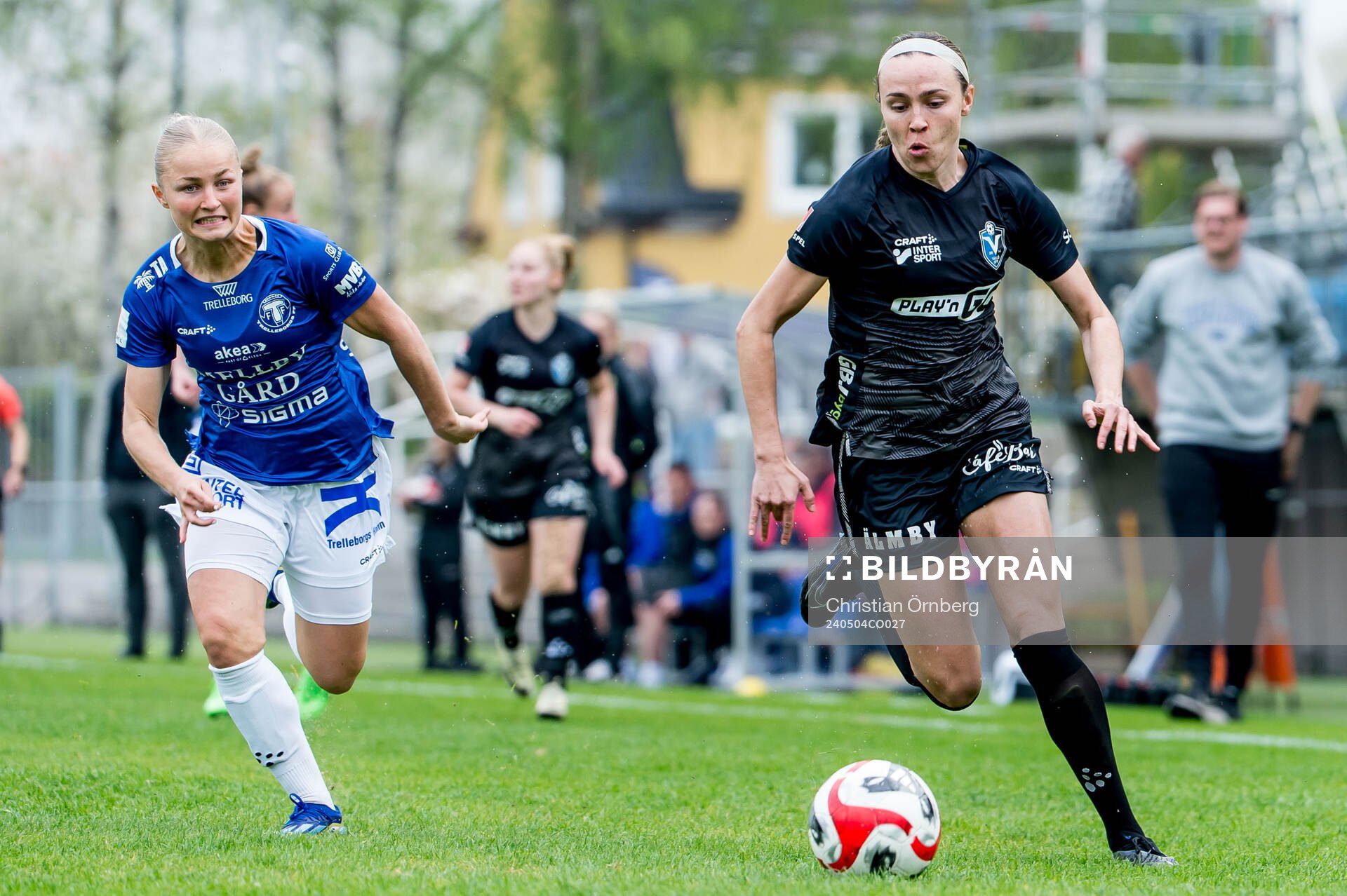 Trelleborgs Lova Sternfeldt och Växjö DFFs Larkin Russel