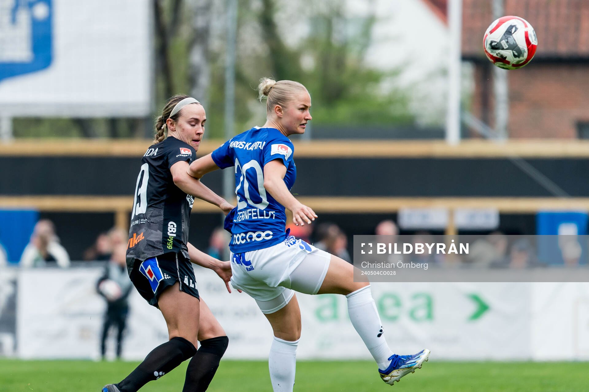 Växjö DFFs Larkin Russel och Trelleborgs Lova Sternfeldt