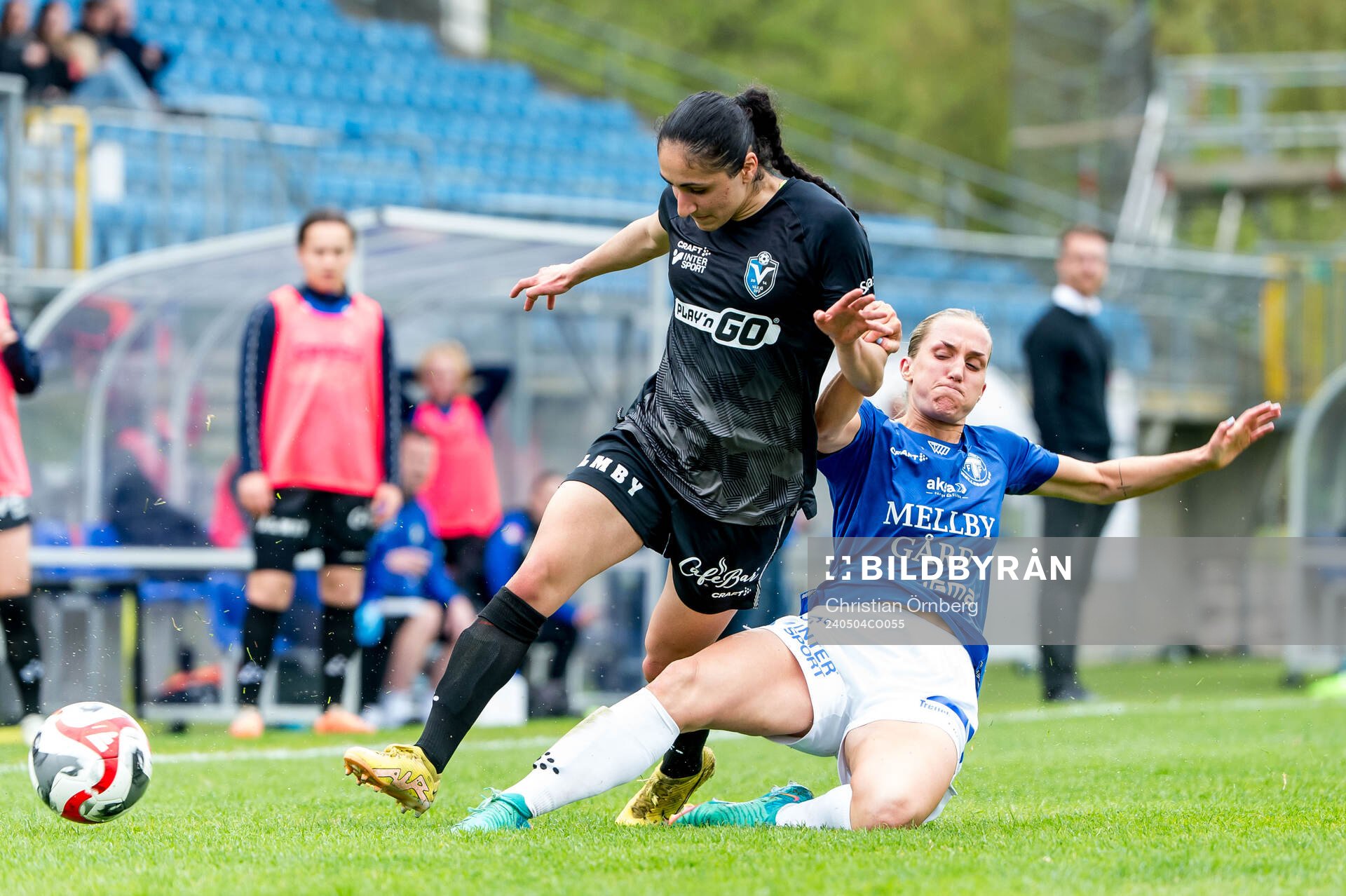 Växjö DFFs Nesrin Akgun och Trelleborgs Hanna Persson