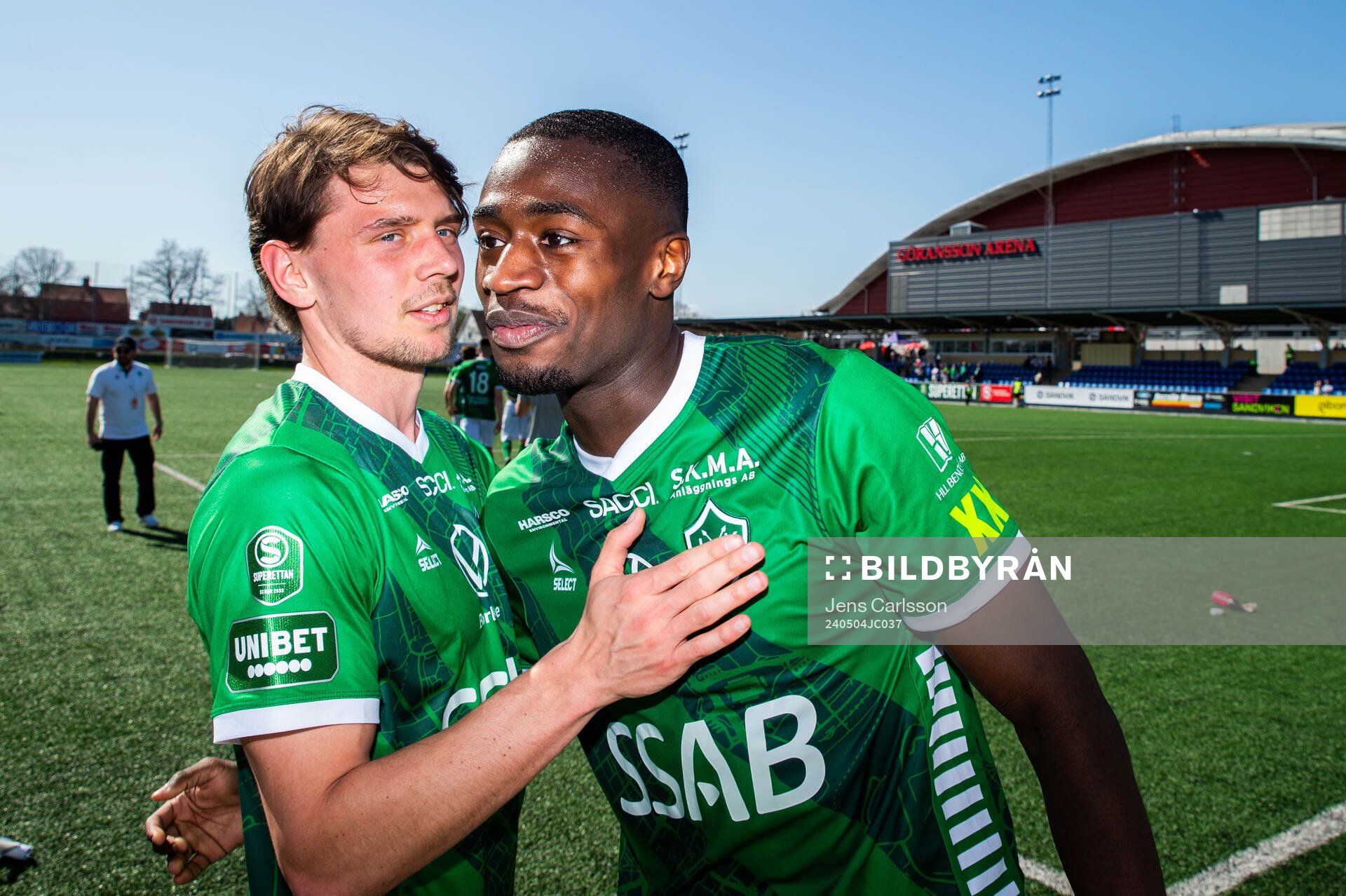 Brages Pontus Jonsson och Adil Titi jublar