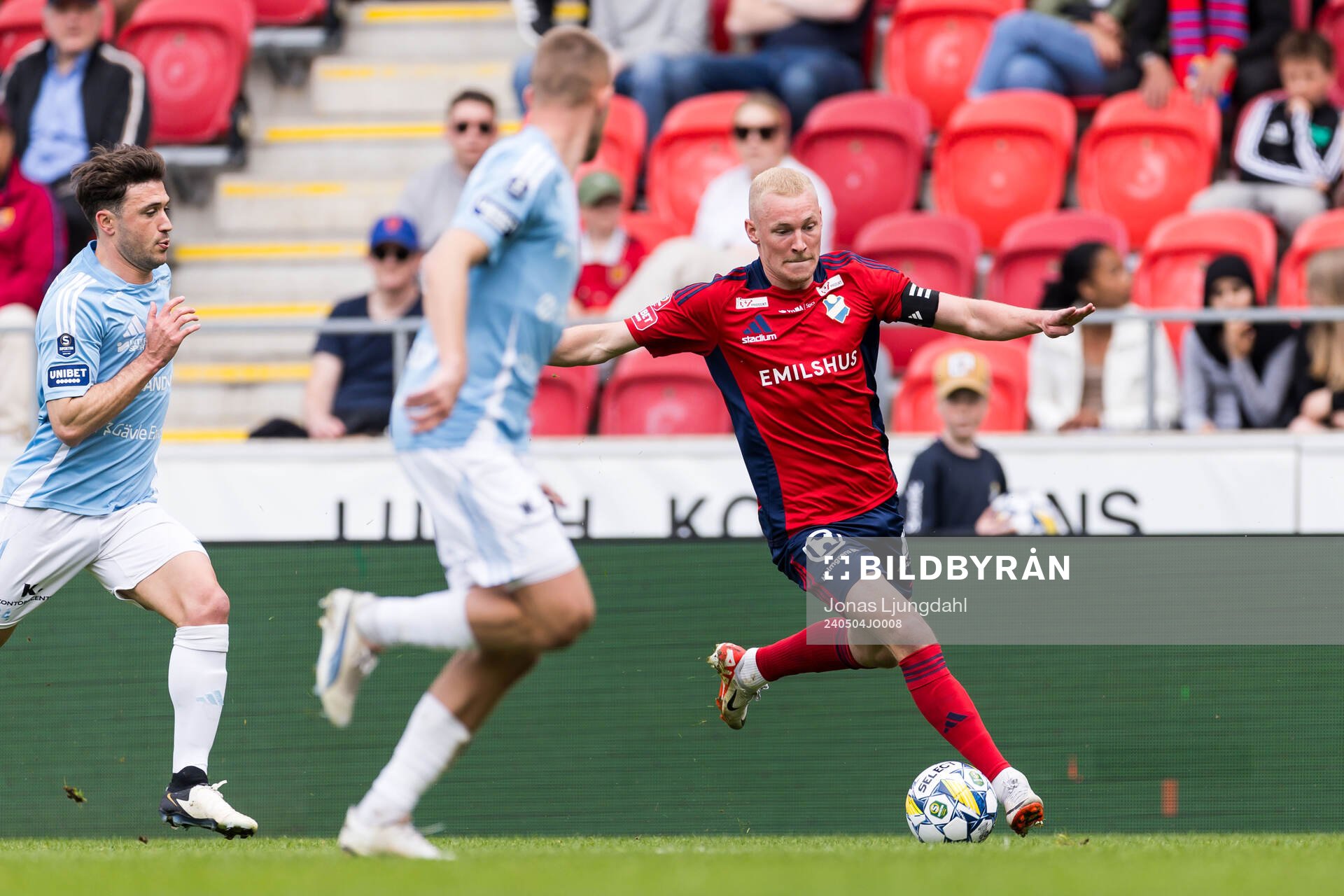 Östers Adam Bergmark Wiberg under fotbollsmatchen i Superettan mellan Öster och Gefle den 4 maj 2024 i Växjö. 