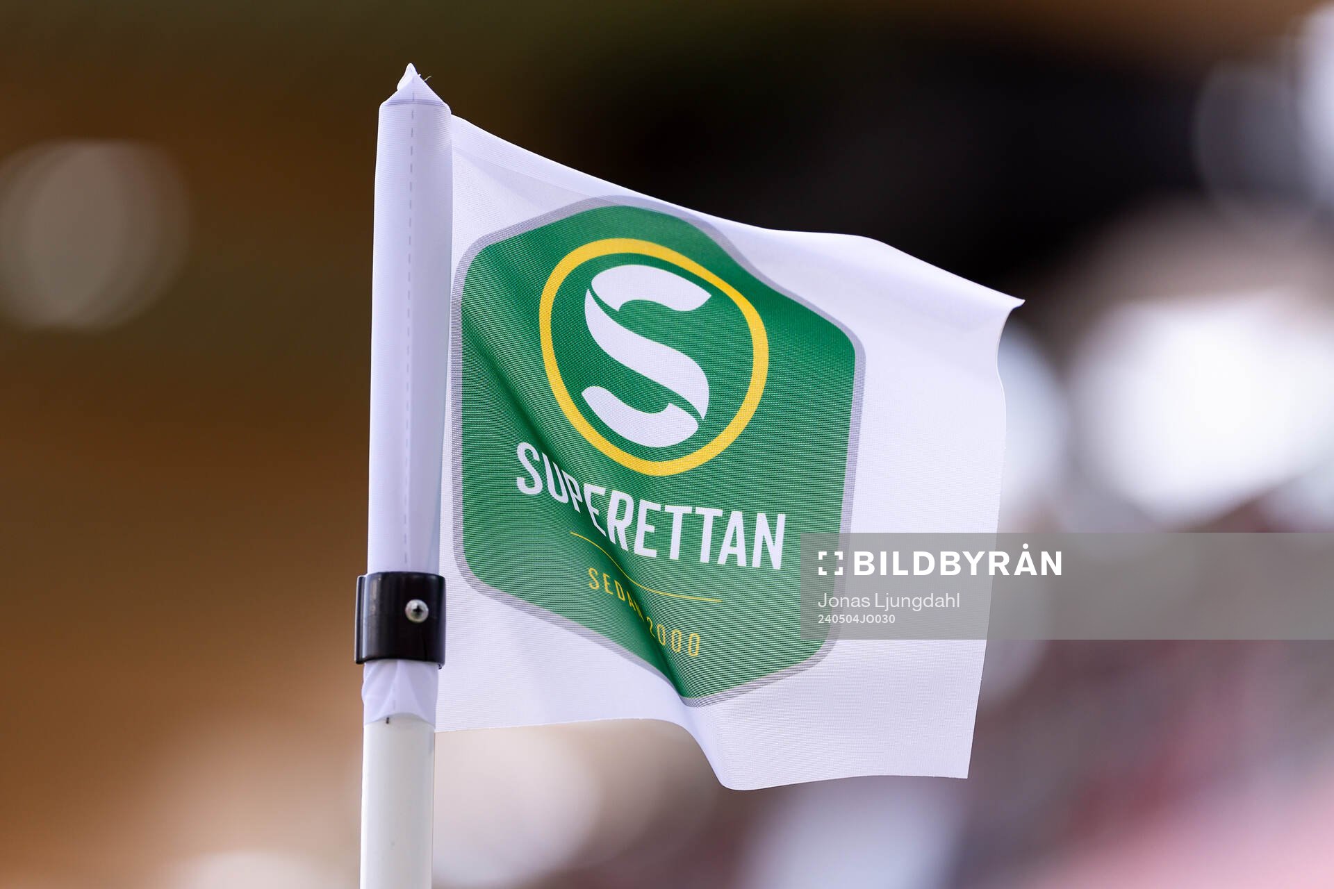 Hörnflagga med Superettan logo