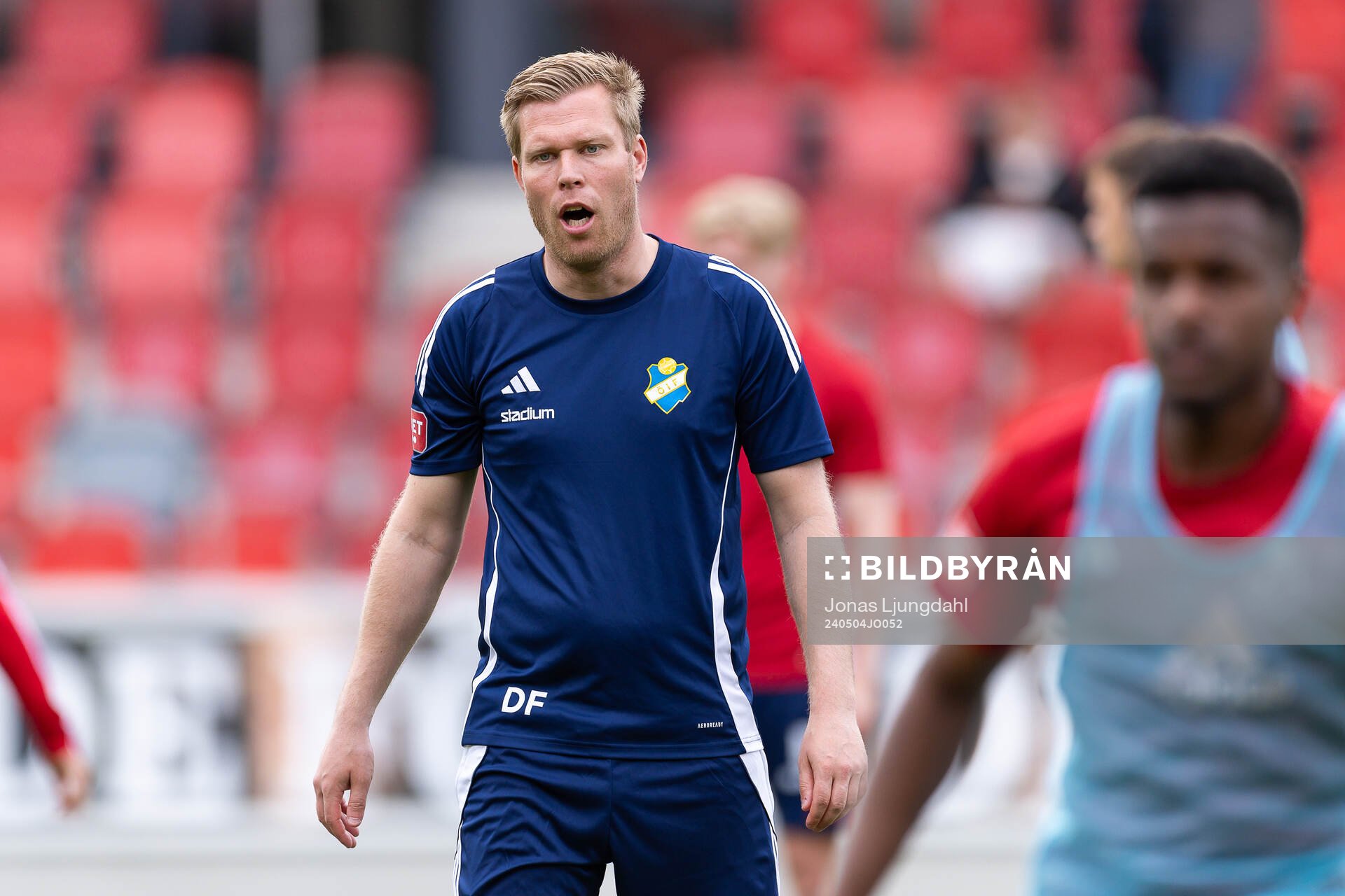 Östers assisterande tränare Daniel Friberg under fotbollsmatchen i Superettan mellan Öster och Gefle den 4 maj 2024 i Växjö. 