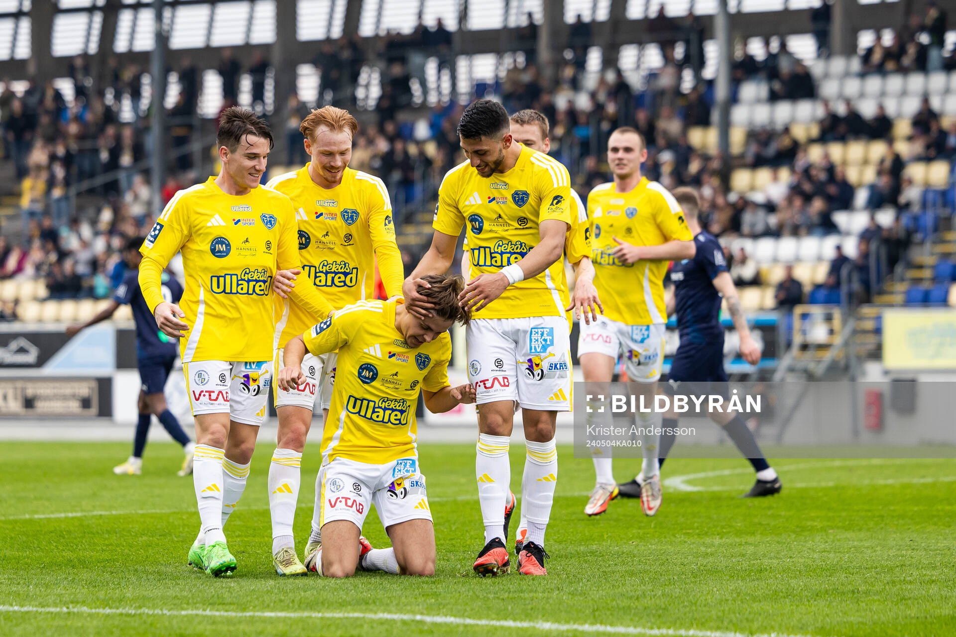Falkenbergs Remo Gotfredsen Grgic jublar med laget