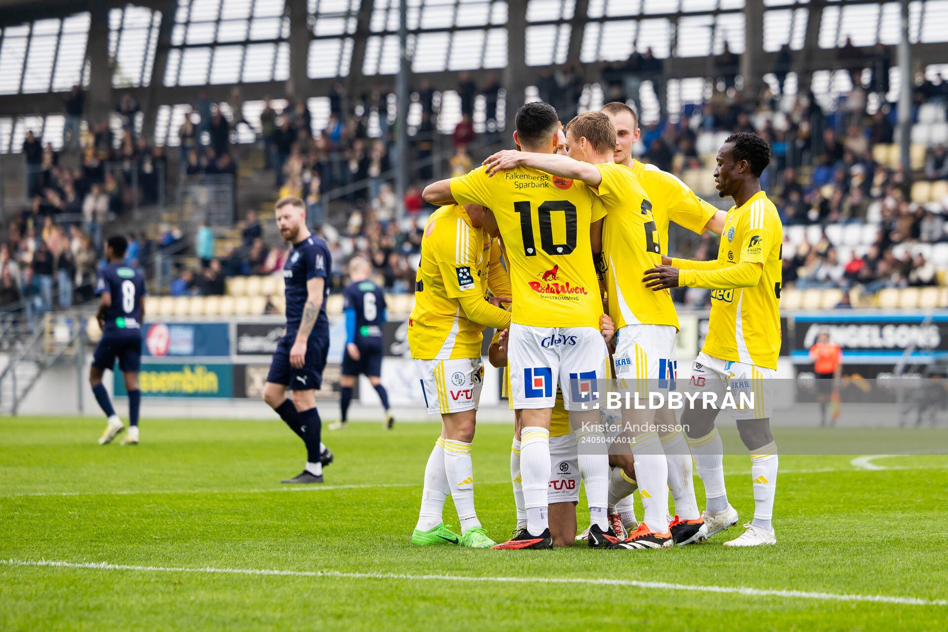 Falkenbergs Remo Gotfredsen Grgic jublar med laget