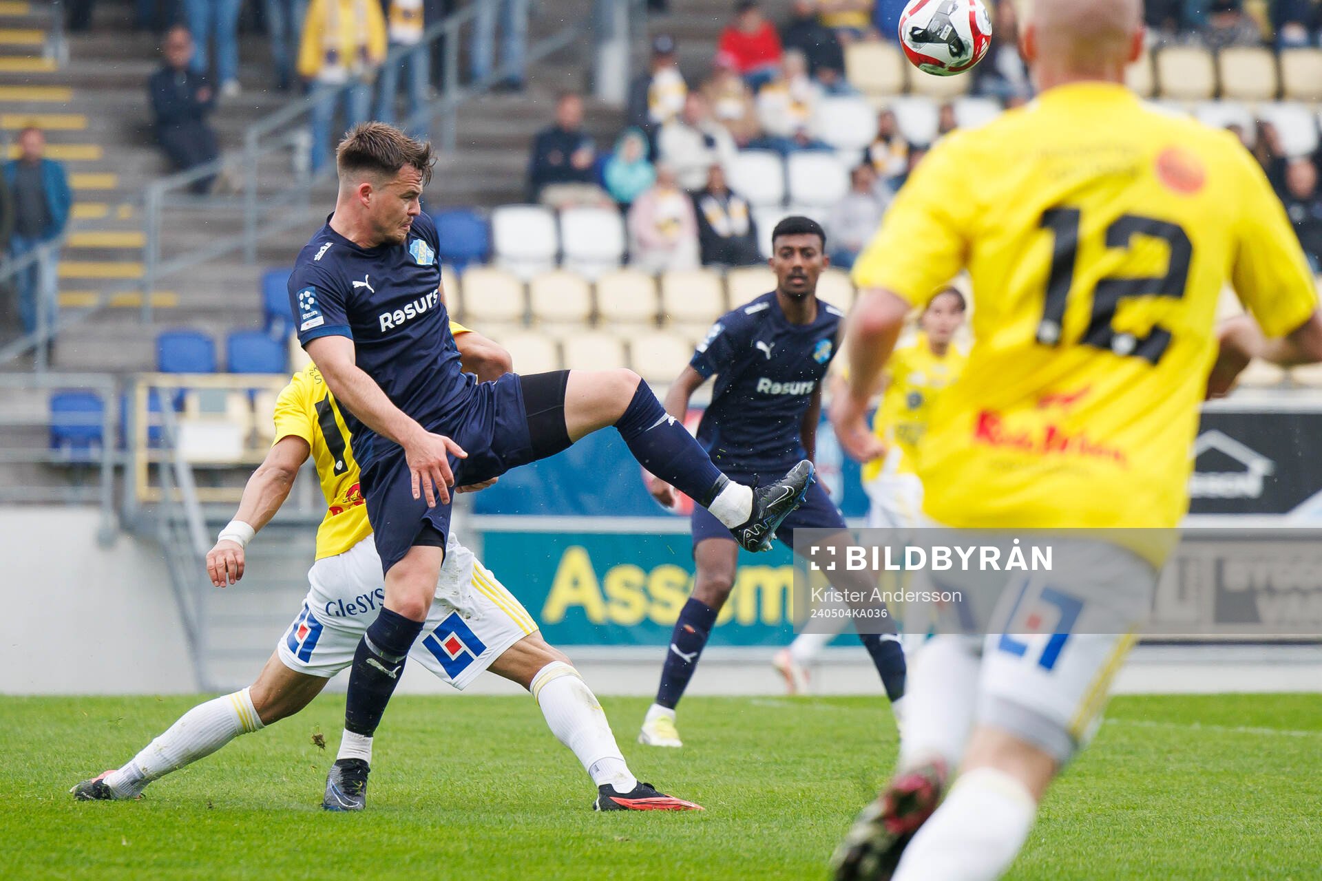 Eskilsminnes Kevin Robért under fotbollsmatchen i Ettan södra mellan Falkenberg och Eskilsminne den 4 maj 2024 i Falkenberg.