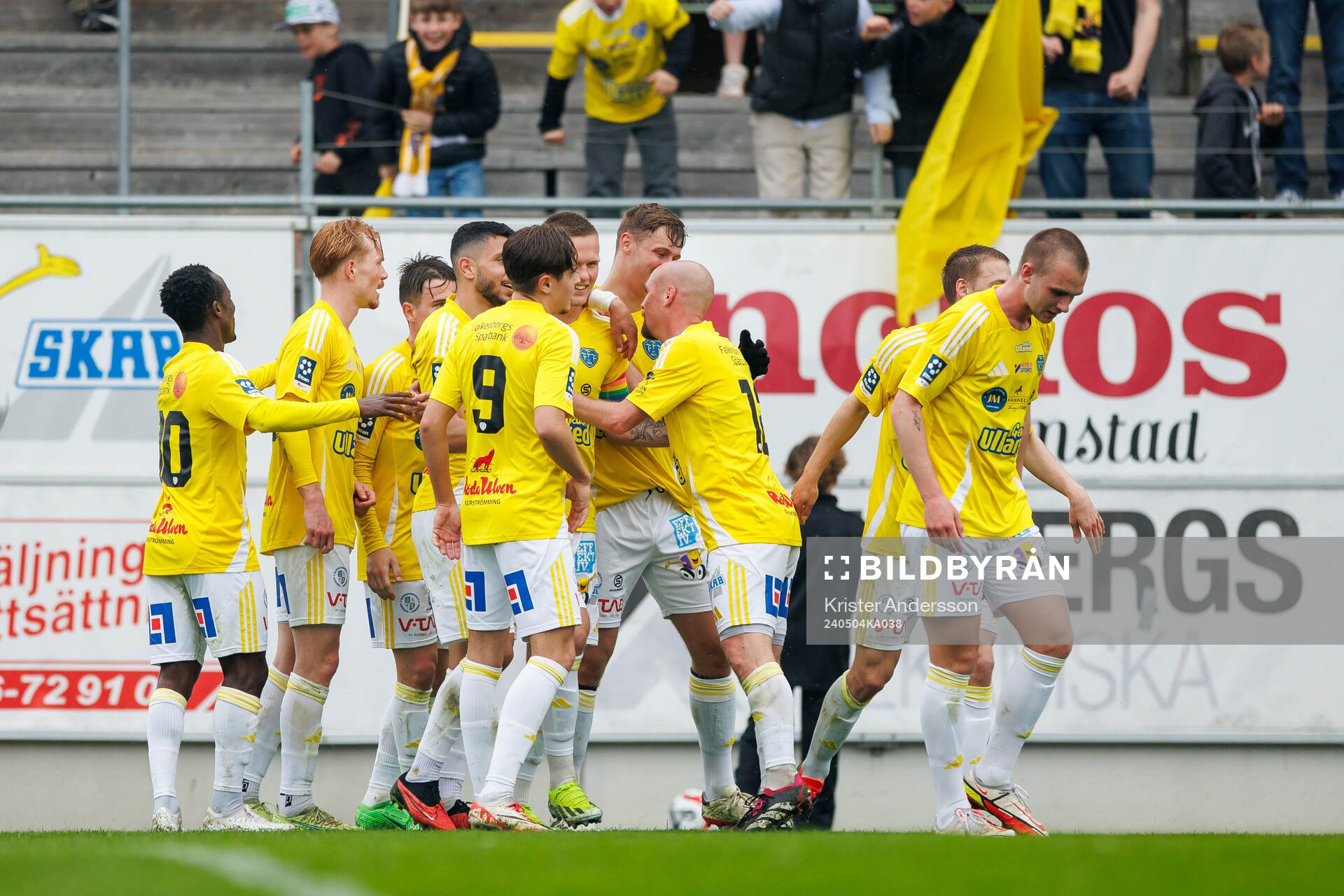Falkenbergs spelare jublar