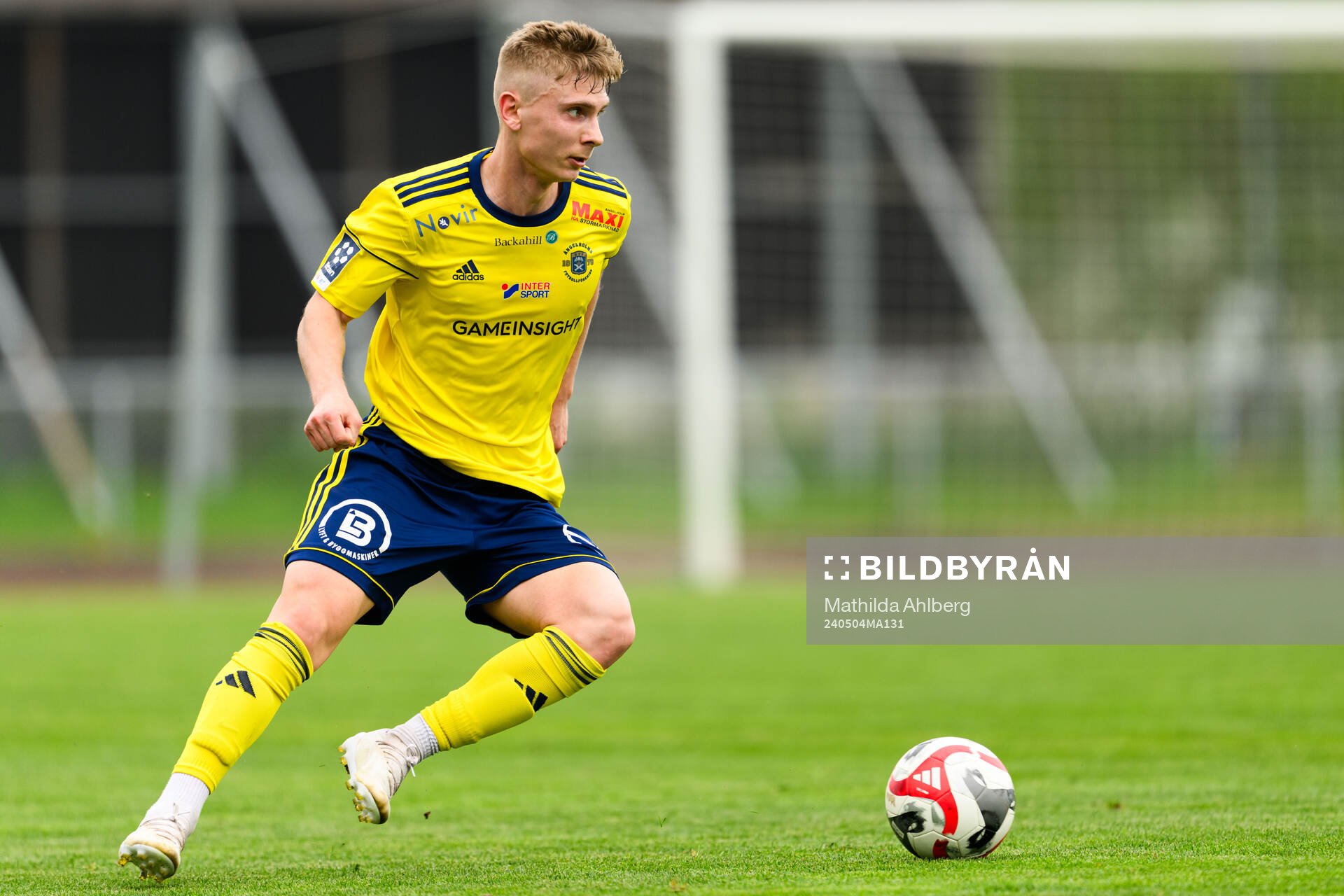 Ängelholms William Lindberg under fotbollsmatchen i Division 1 Södra mellan Ängelholm och Ljungskile den 4 maj 2024 i Ängelholm.