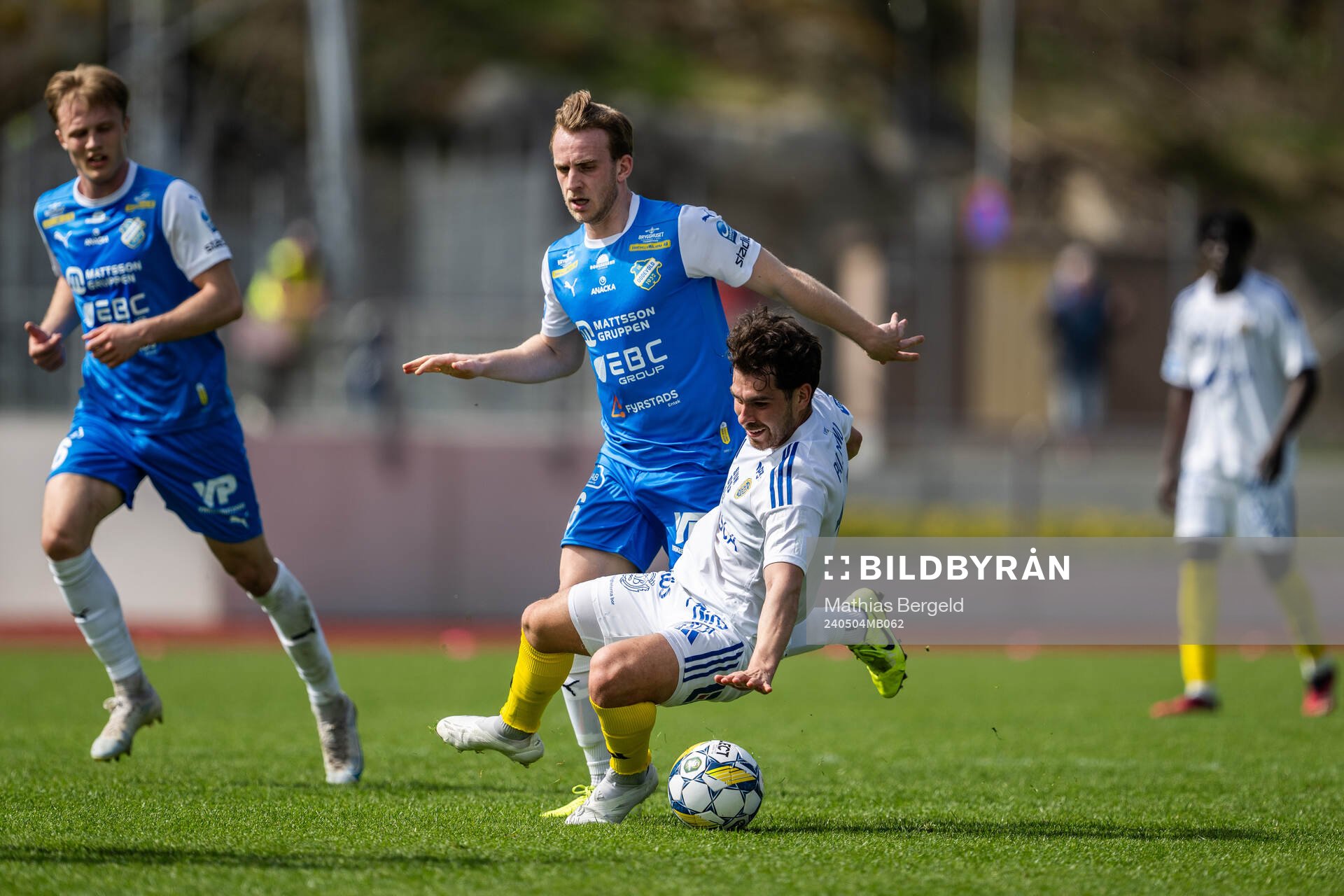IK Oddevolds Noa Bernhardtz och GIF Sundsvalls Marcelo Palomino under fotbollsmatchen i Superettan mellan IK Oddevold och GIF Sundsvall den 4 maj 2024 i Uddevalla.