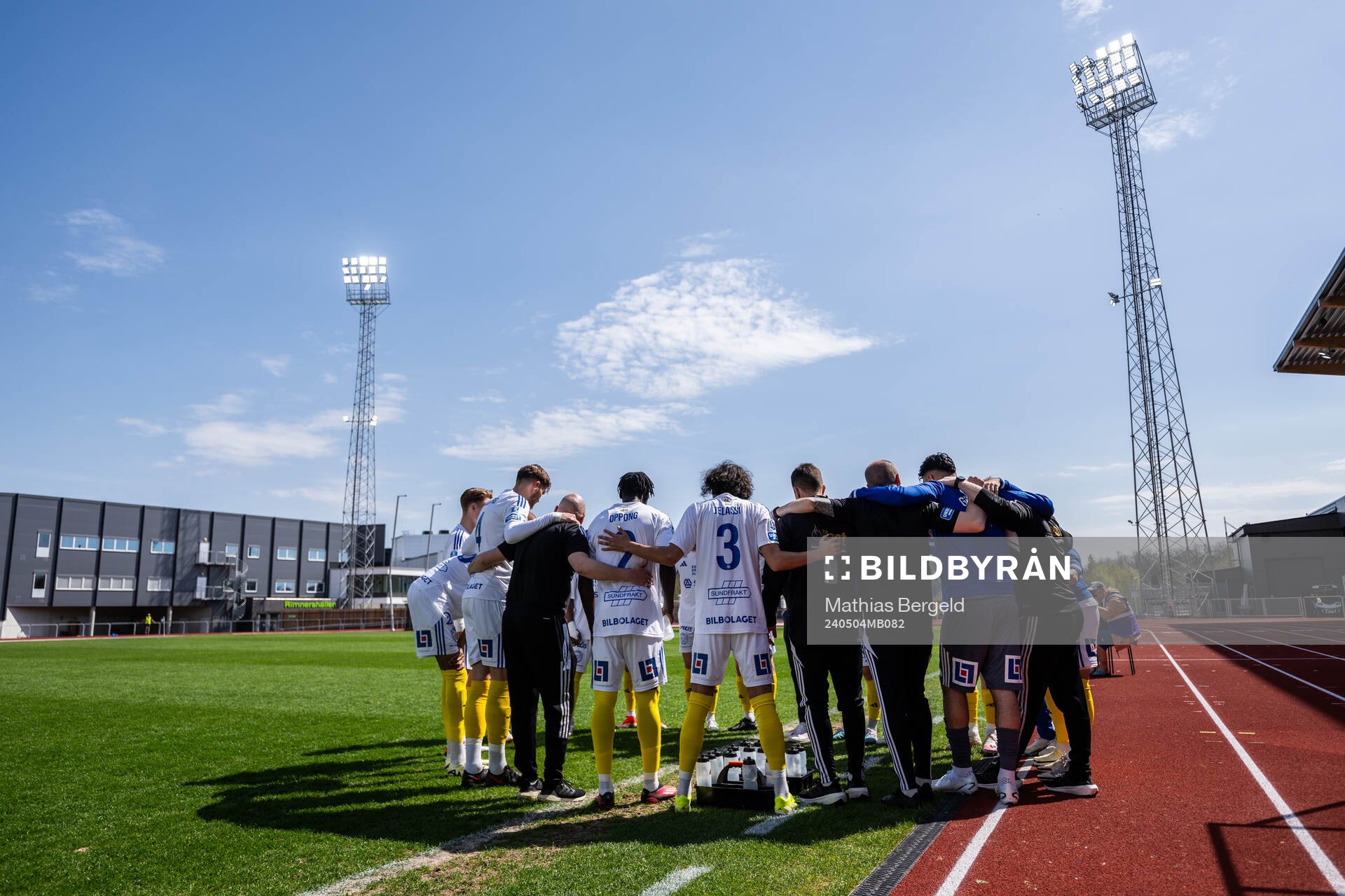 GIF Sundsvalls spelare samlas inför fotbollsmatchen i Superettan mellan IK Oddevold och GIF Sundsvall den 4 maj 2024 i Uddevalla. 