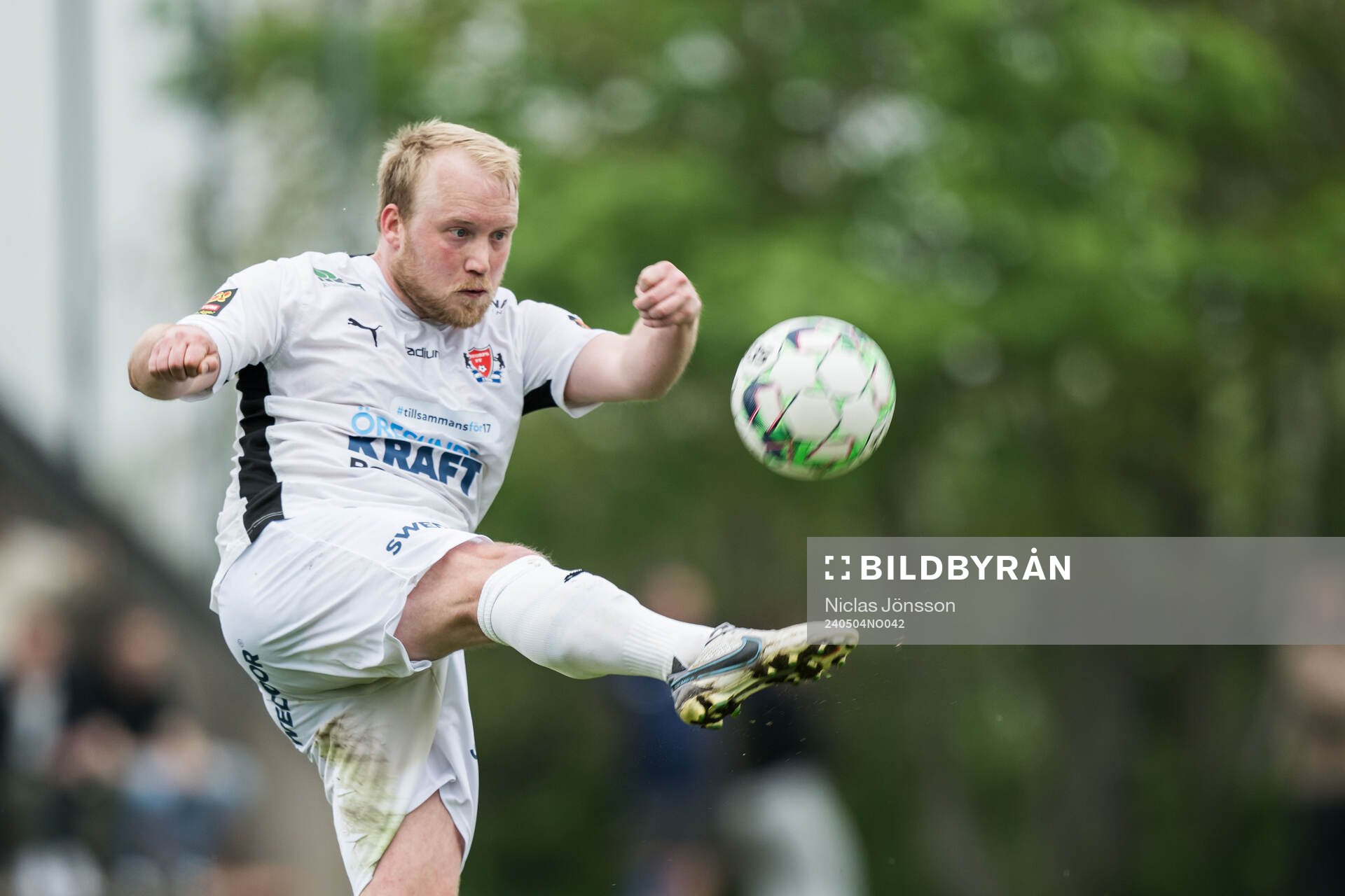 Åstorps Marcus Karlsson under fotbollsmatchen i Division 3 Sydvästra Götaland mellan Vejby och Åstorp den 4 maj 2024 i Vejby.
