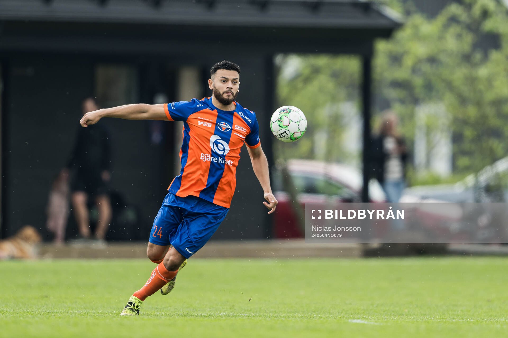 Vejbys Stanley Batres Prado under fotbollsmatchen i Division 3 Sydvästra Götaland mellan Vejby och Åstorp den 4 maj 2024 i Vejby.