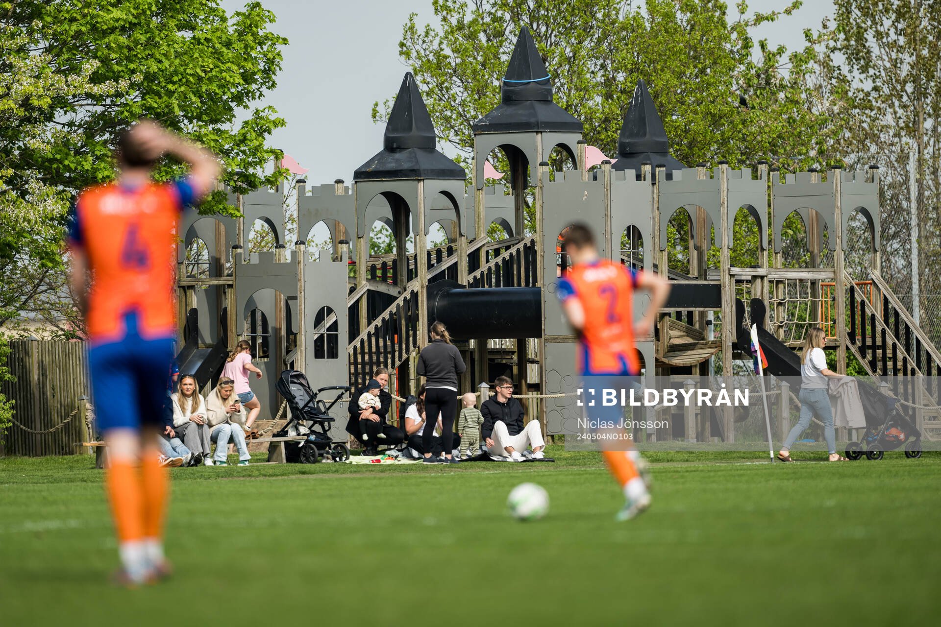 En lekplats  under fotbollsmatchen i Division 3 Sydvästra Götaland mellan Vejby och Åstorp den 4 maj 2024 i Vejby. 