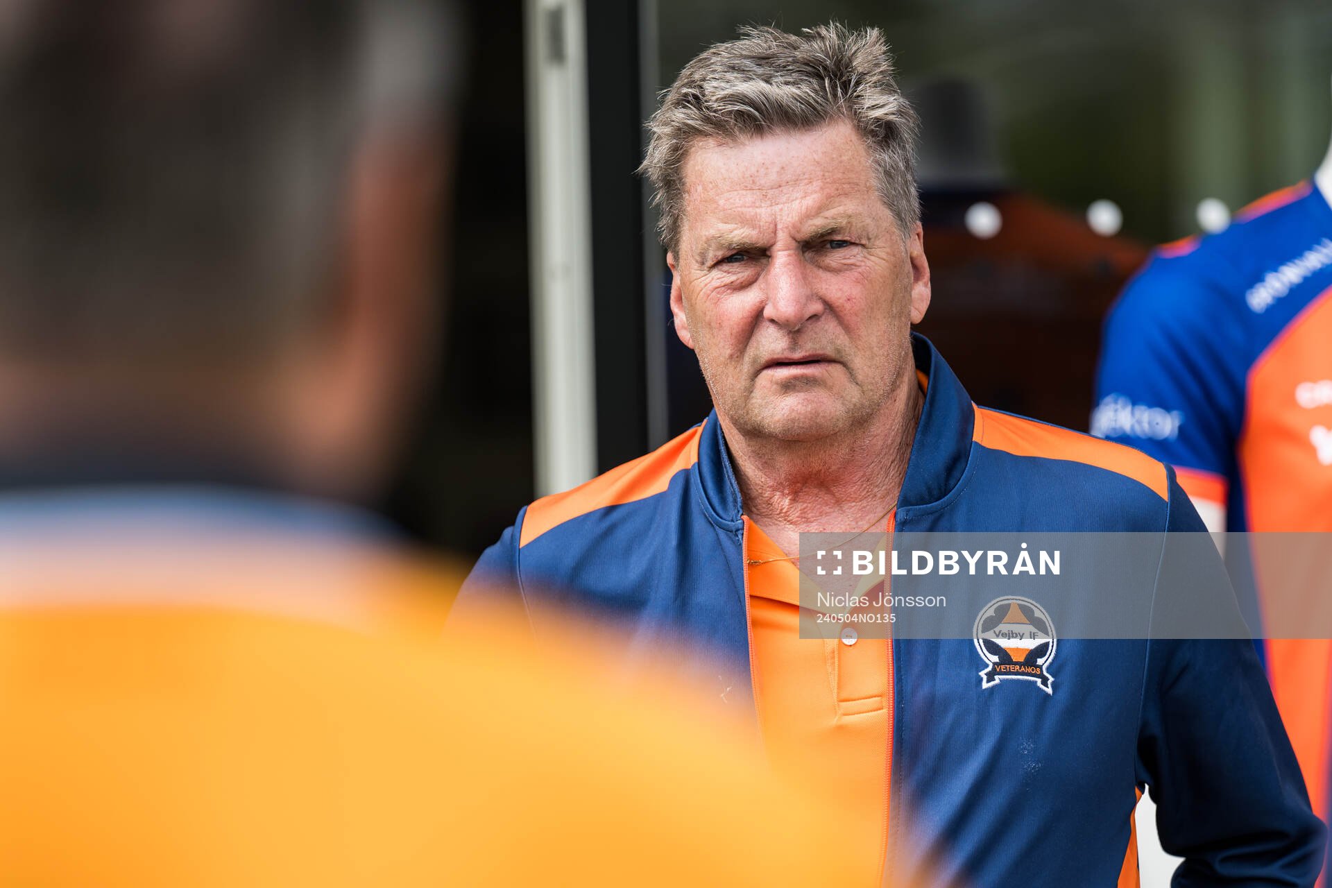 Håkan Eriksson, ordförande i Vejby IF, innan fotbollsmatchen i Division 3 Sydvästra Götaland mellan Vejby och Åstorp den 4 maj 2024 i Vejbystrand.