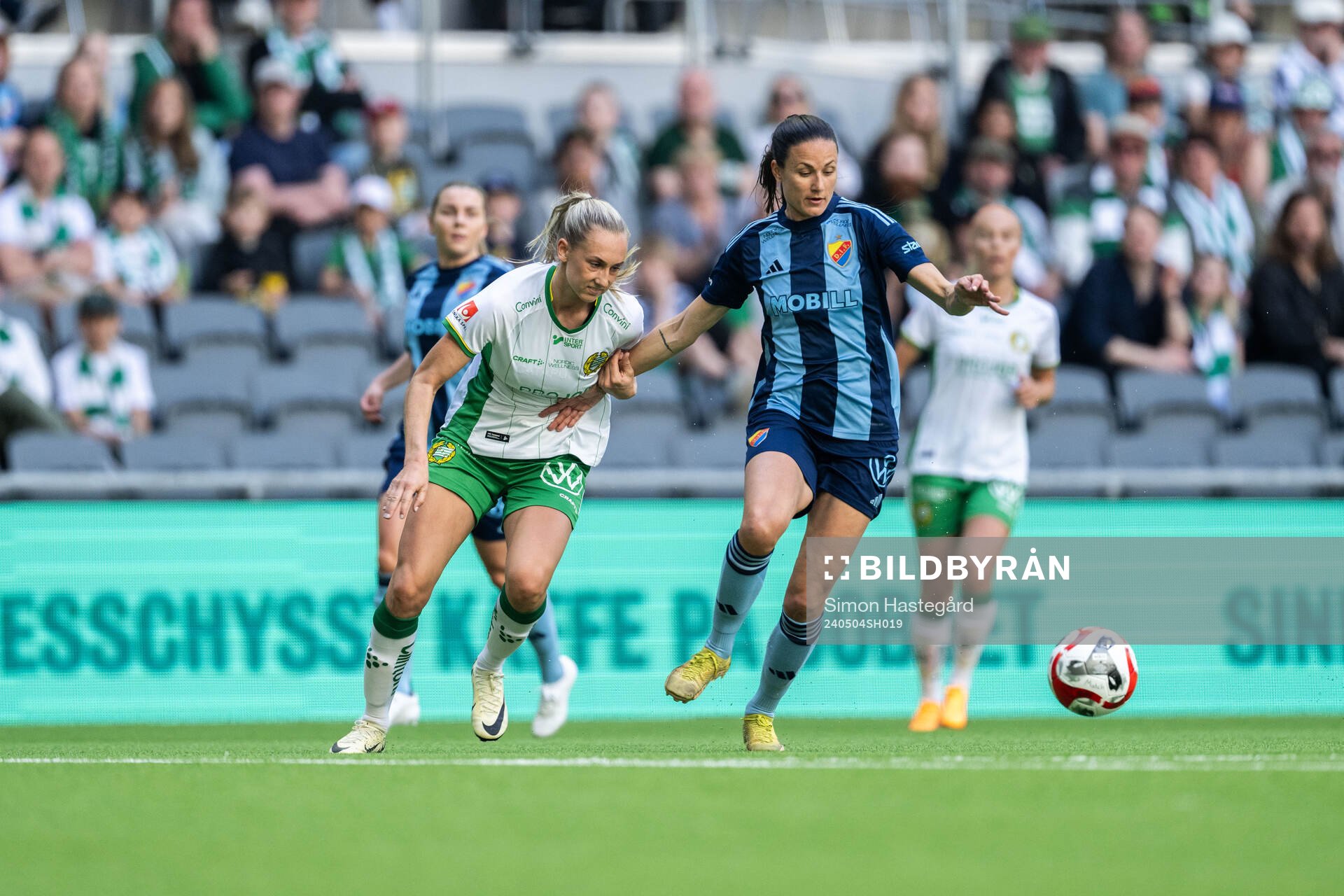 Hammarbys Ellen Wangerheim och Djurgårdens Beata Kollmats