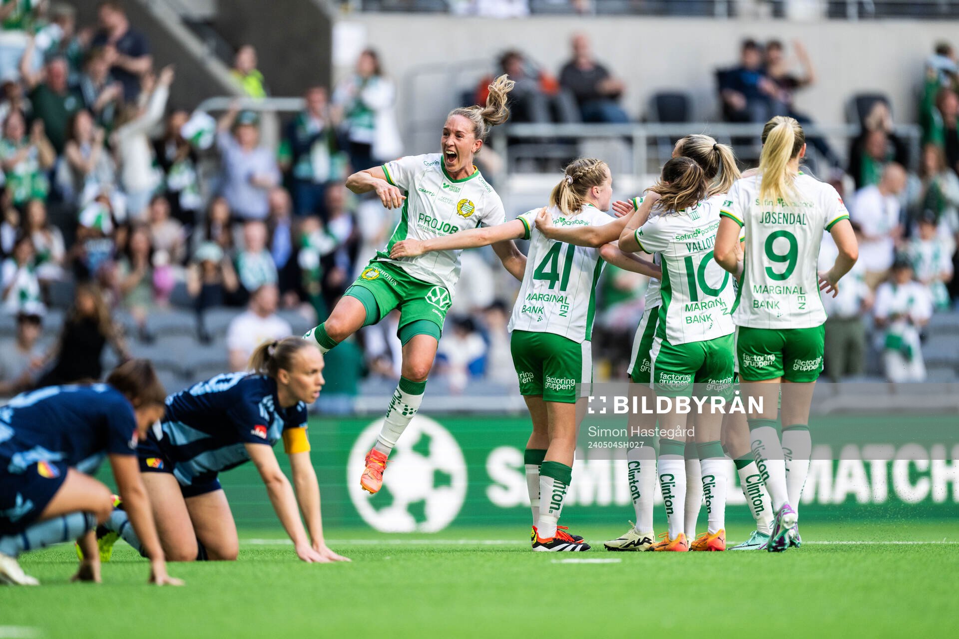 Hammarbys Ellen Wangerheim jublar med Julia Roddar, Julie