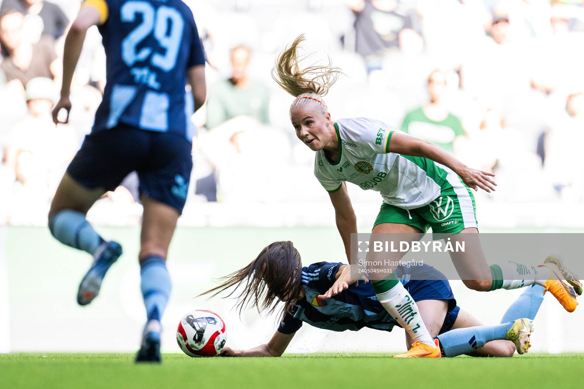 Hammarbys Stina Lennartsson under fotbollsmatchen i Damallsvenskan mellan Hammarby och Djurgården den 4 maj 2024 i Stockholm. 