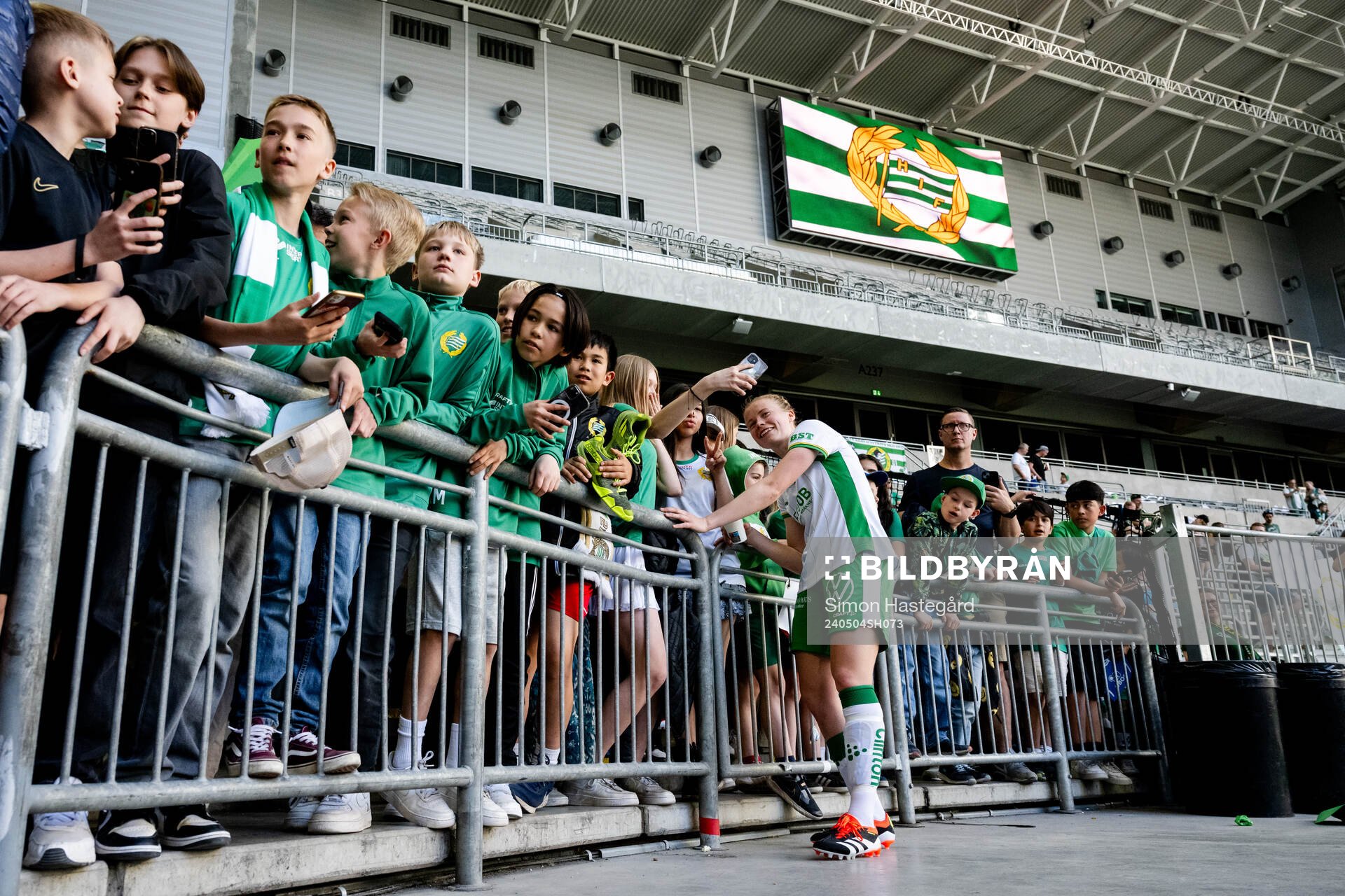 Hammarbys Thea Sørbo med supportrar