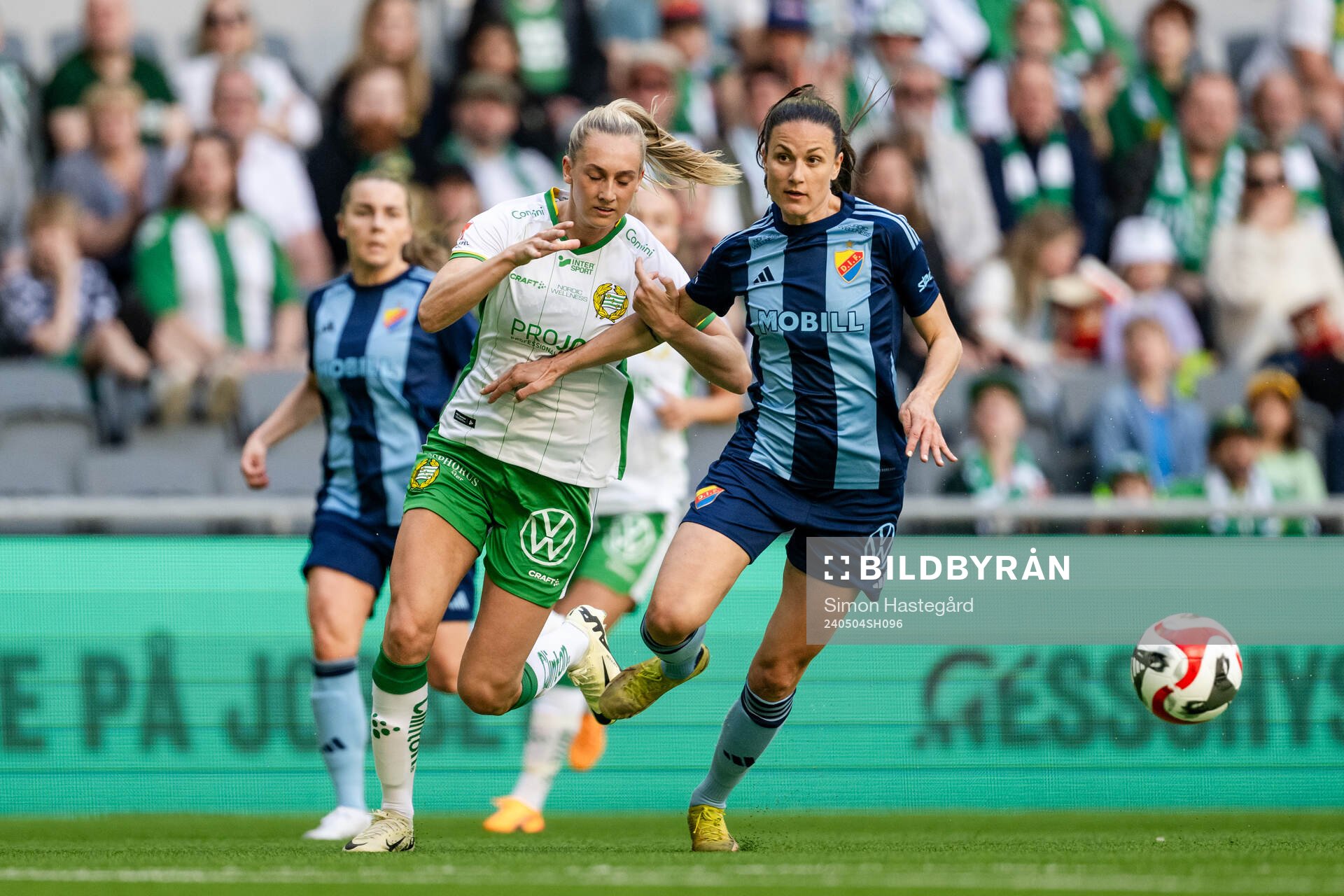 Hammarbys Ellen Wangerheim och Djurgårdens Beata Kollmats