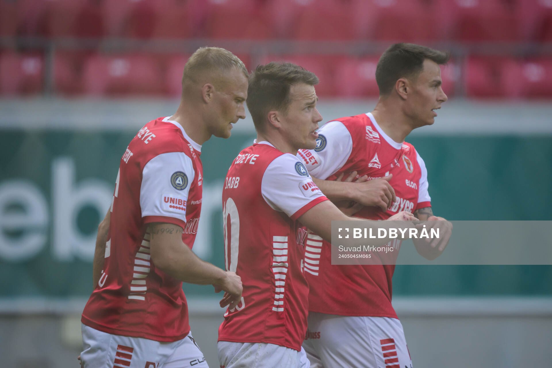 Kalmars Simon Skrabb jublar efter 3-2 under fotbollsmatchen i Allsvenskan mellan Kalmar och Halmstad den 4 maj 2024 i Kalmar. 