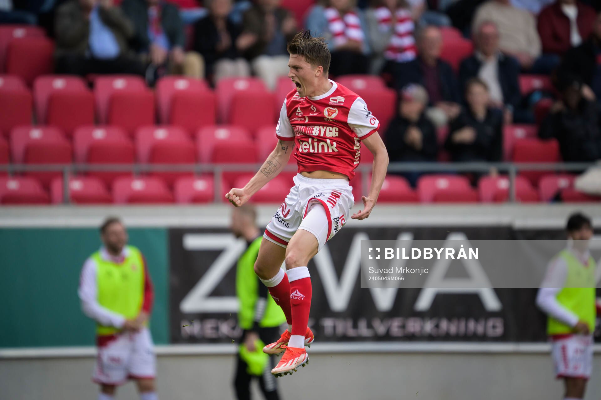 Kalmars Kevin Jensen jublar efter 2-2 under fotbollsmatchen i Allsvenskan mellan Kalmar och Halmstad den 4 maj 2024 i Kalmar. 