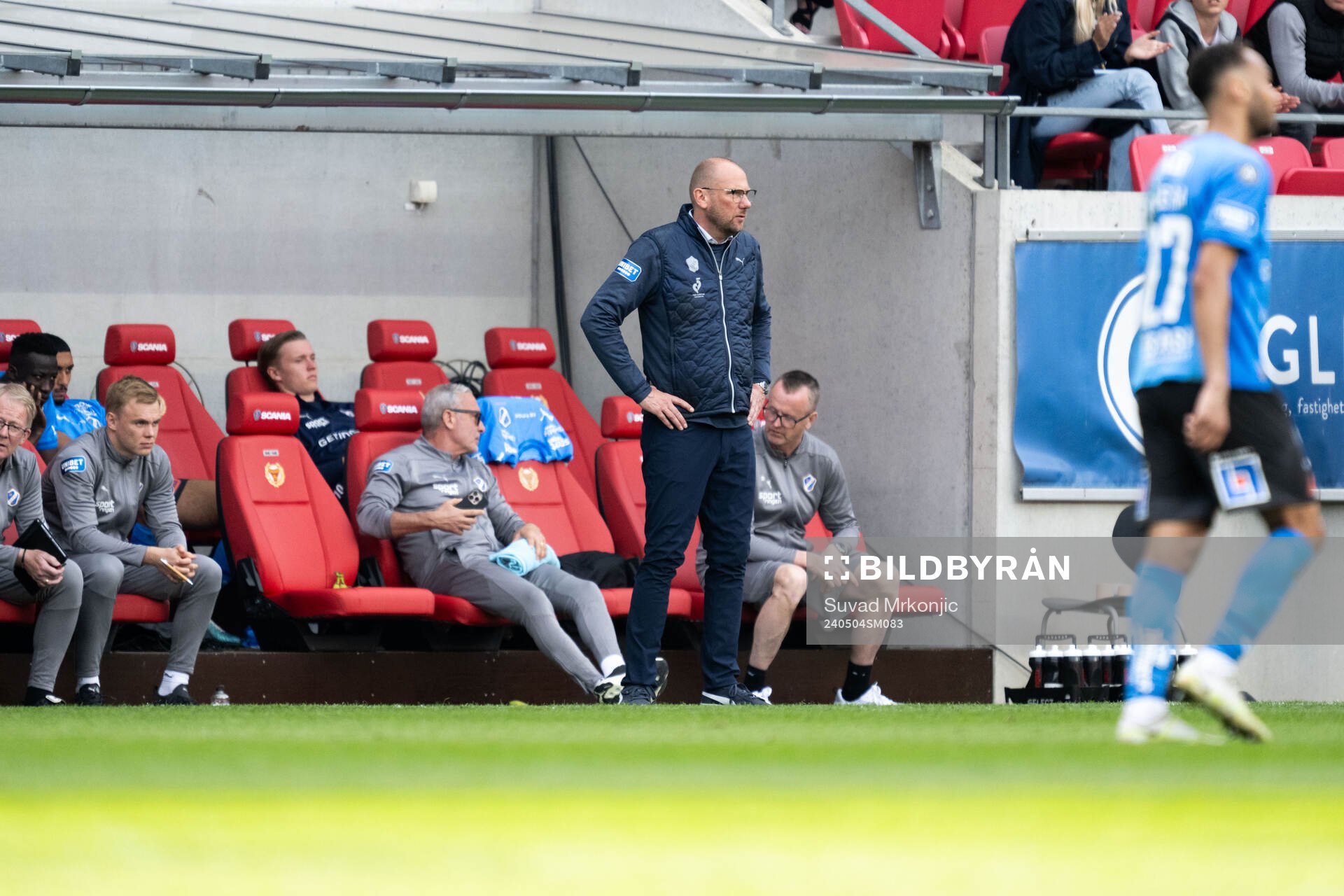 Halmstads tränare Magnus Haglund deppar