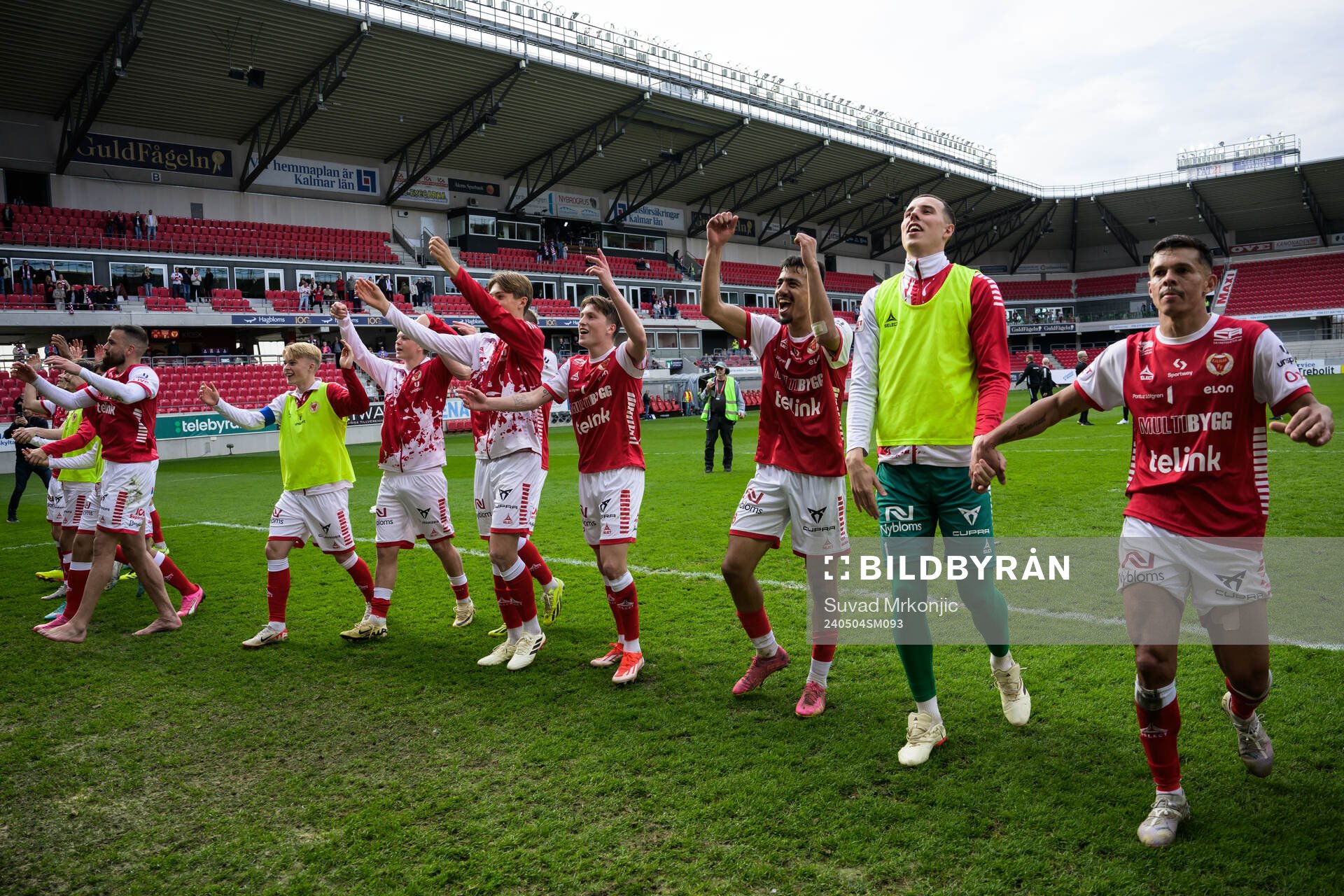 Kalmar spelare jublar efter fotbollsmatchen i Allsvenskan mellan Kalmar och Halmstad den 4 maj 2024 i Kalmar. 