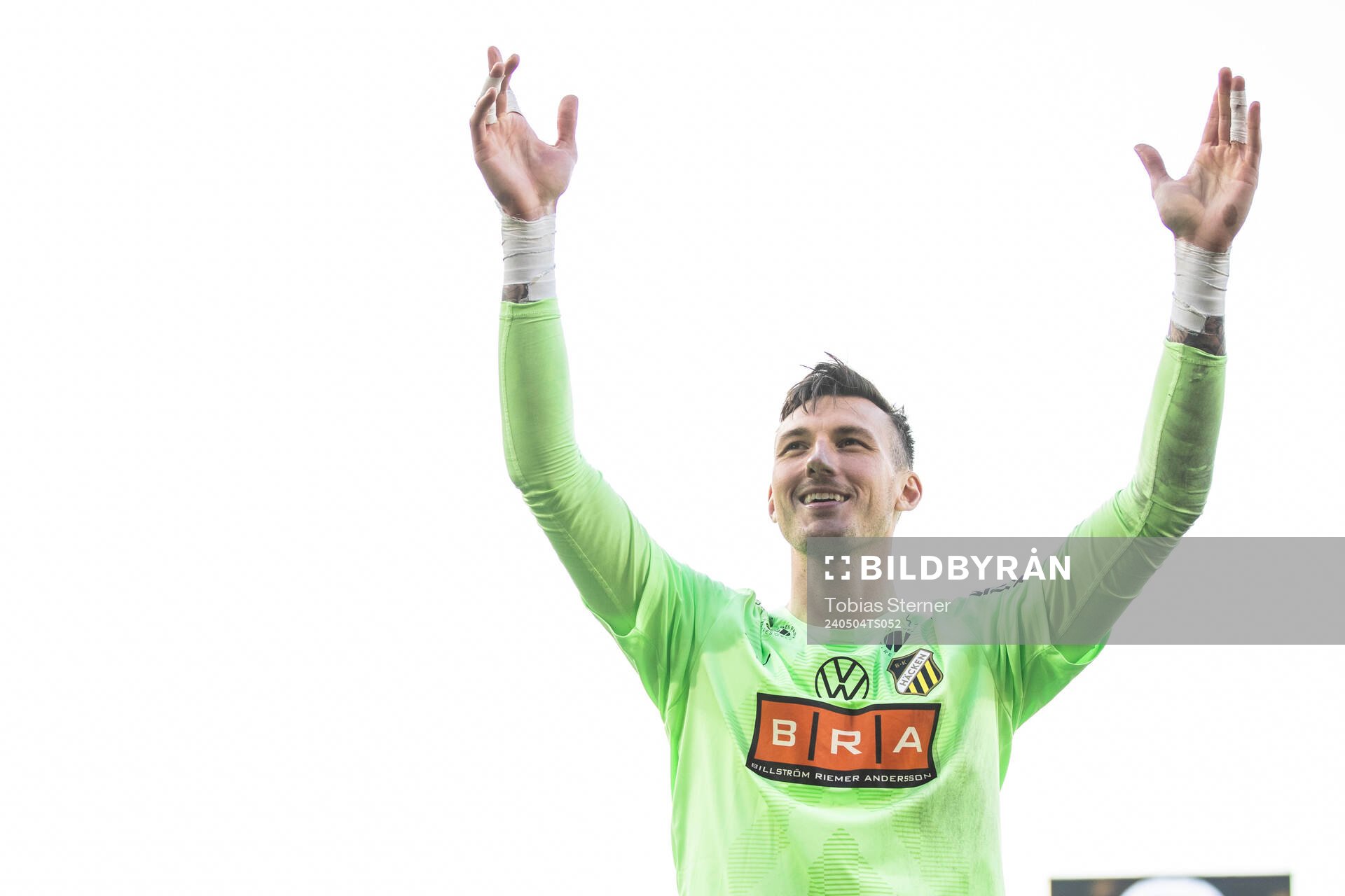 Häckens Andreas Linde jublar efter fotbollsmatchen i Allsvenskan mellan Sirius och Häcken den 4 maj 2024 i Uppsala. 