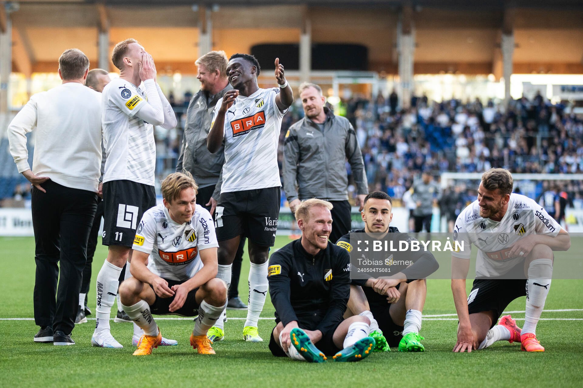 Häckens spelare jublar efter fotbollsmatchen i Allsvenskan mellan Sirius och Häcken den 4 maj 2024 i Uppsala. 