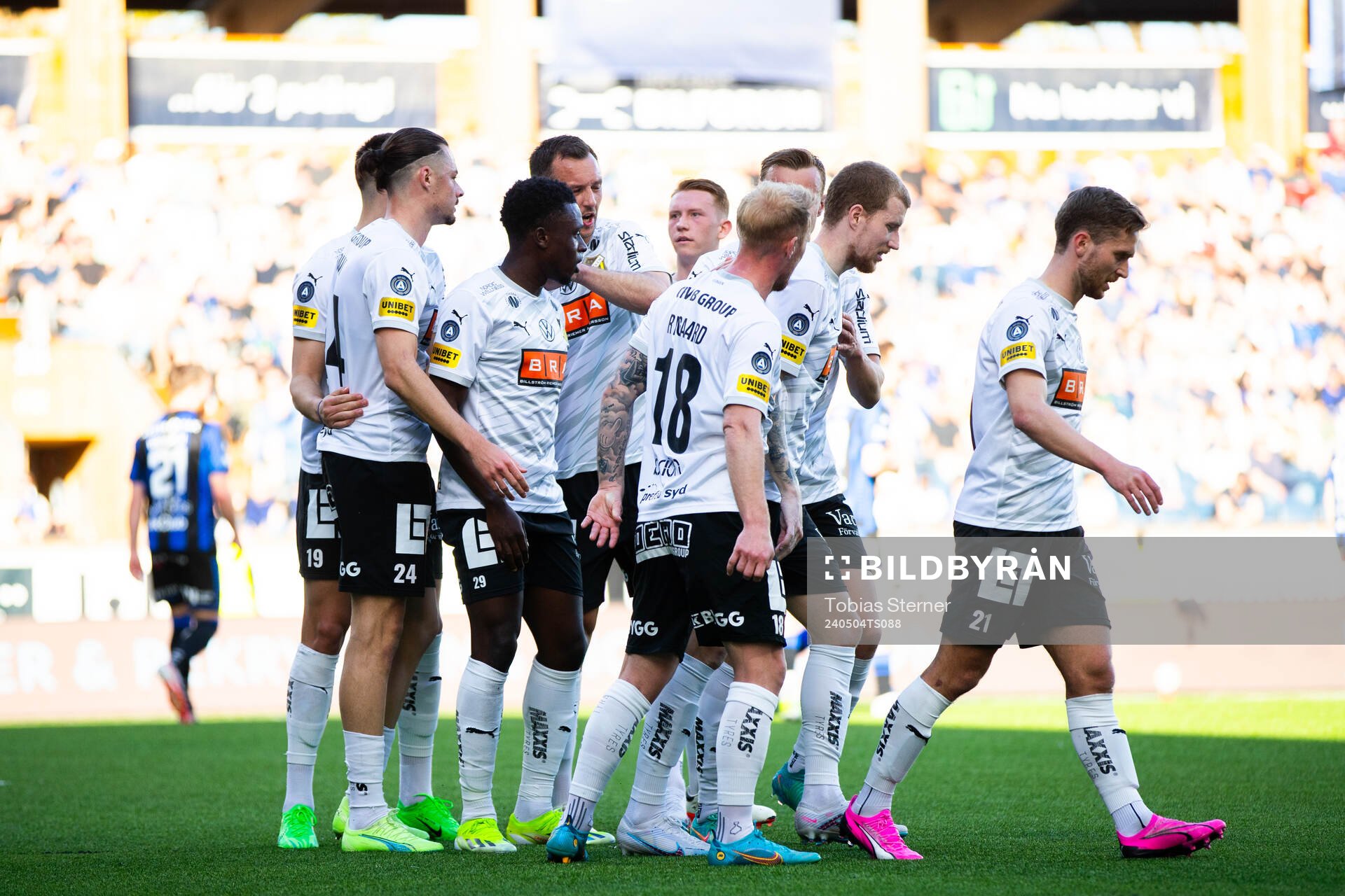 Häckens spelare jublar