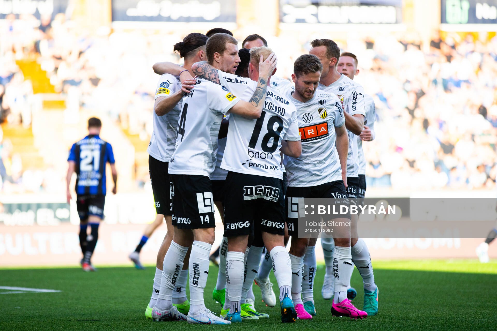 Häckens spelare jublar