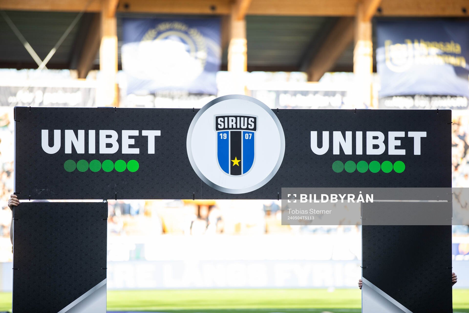 Sirius och Unibets logga på en skylt inför fotbollsmatchen i Allsvenskan mellan Sirius och Häcken den 4 maj 2024 i Uppsala. 