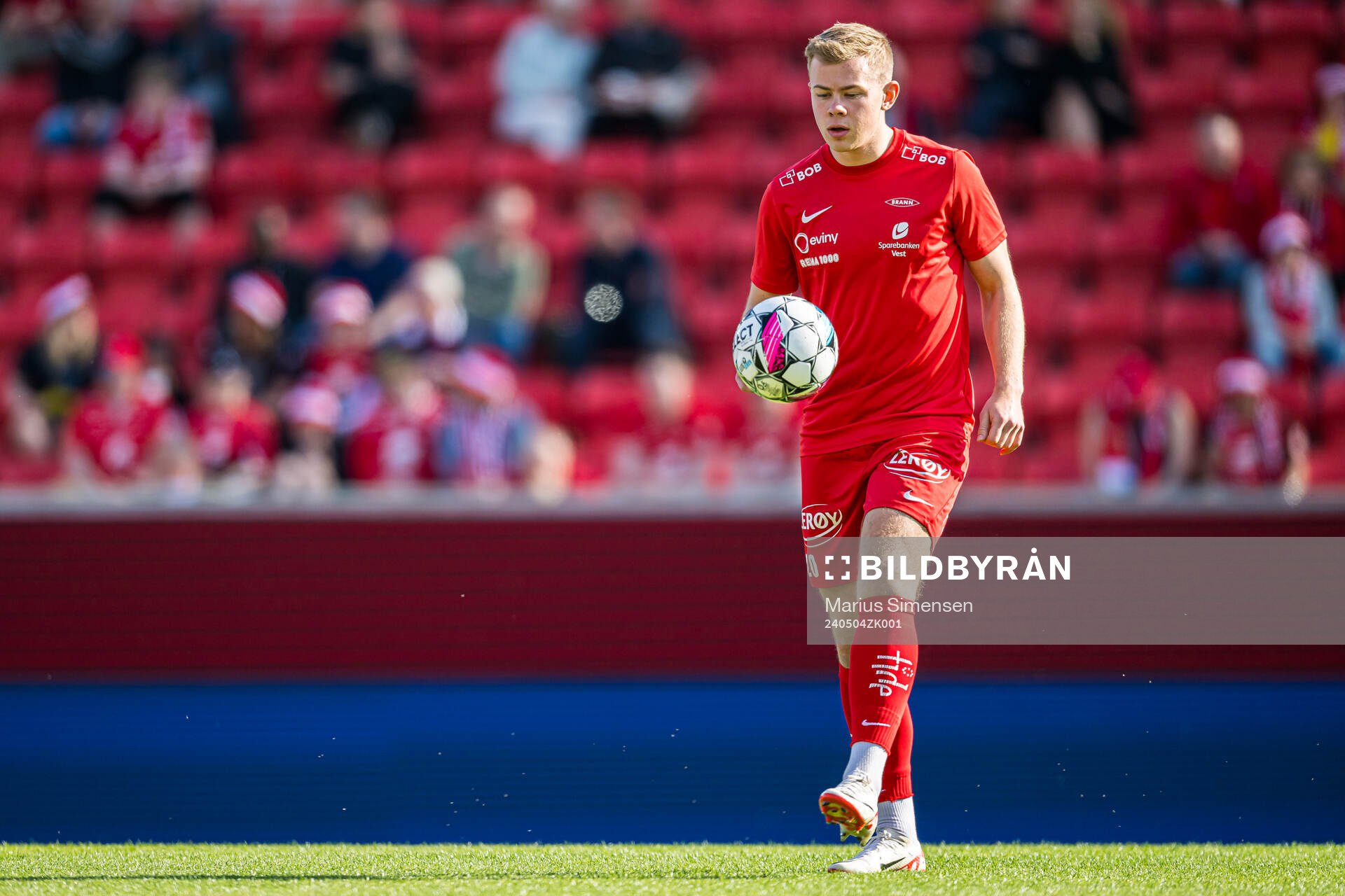 Aune Heggebø of Brann warms up