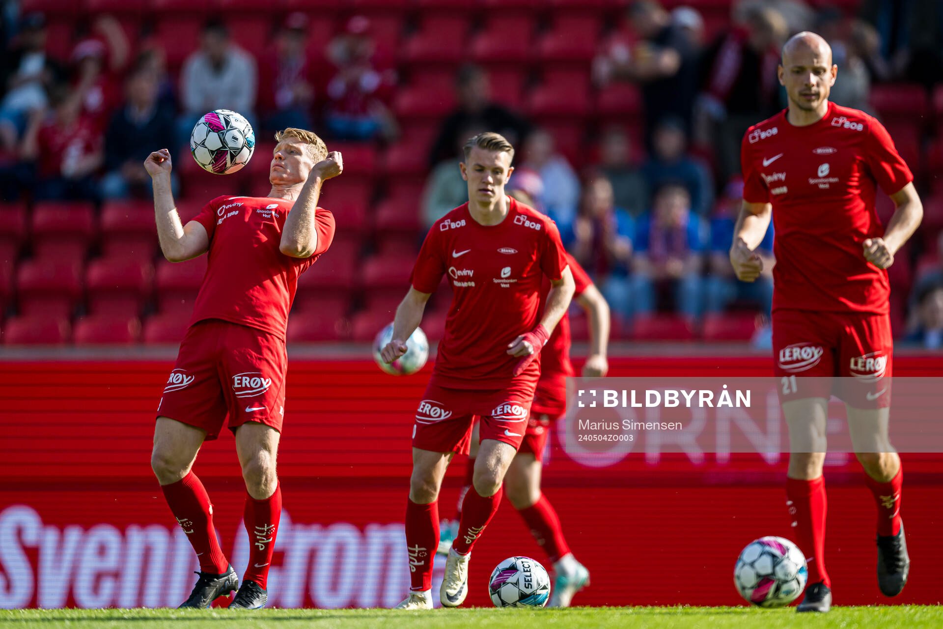 Sivert Heltne Nilsen of Brann warms up
