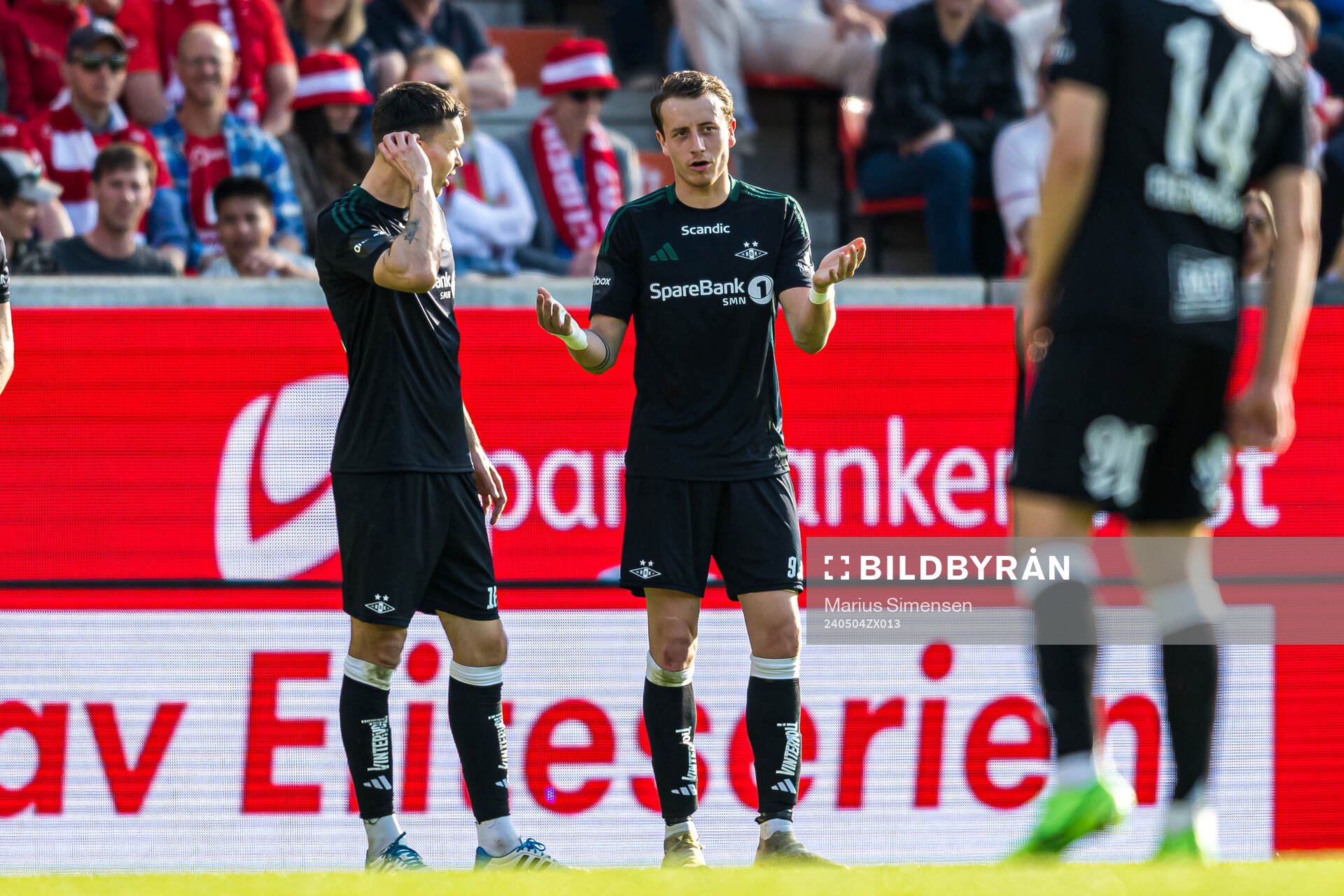 Ole Selnæs and Ole Sæter of Rosenborg looks dejected