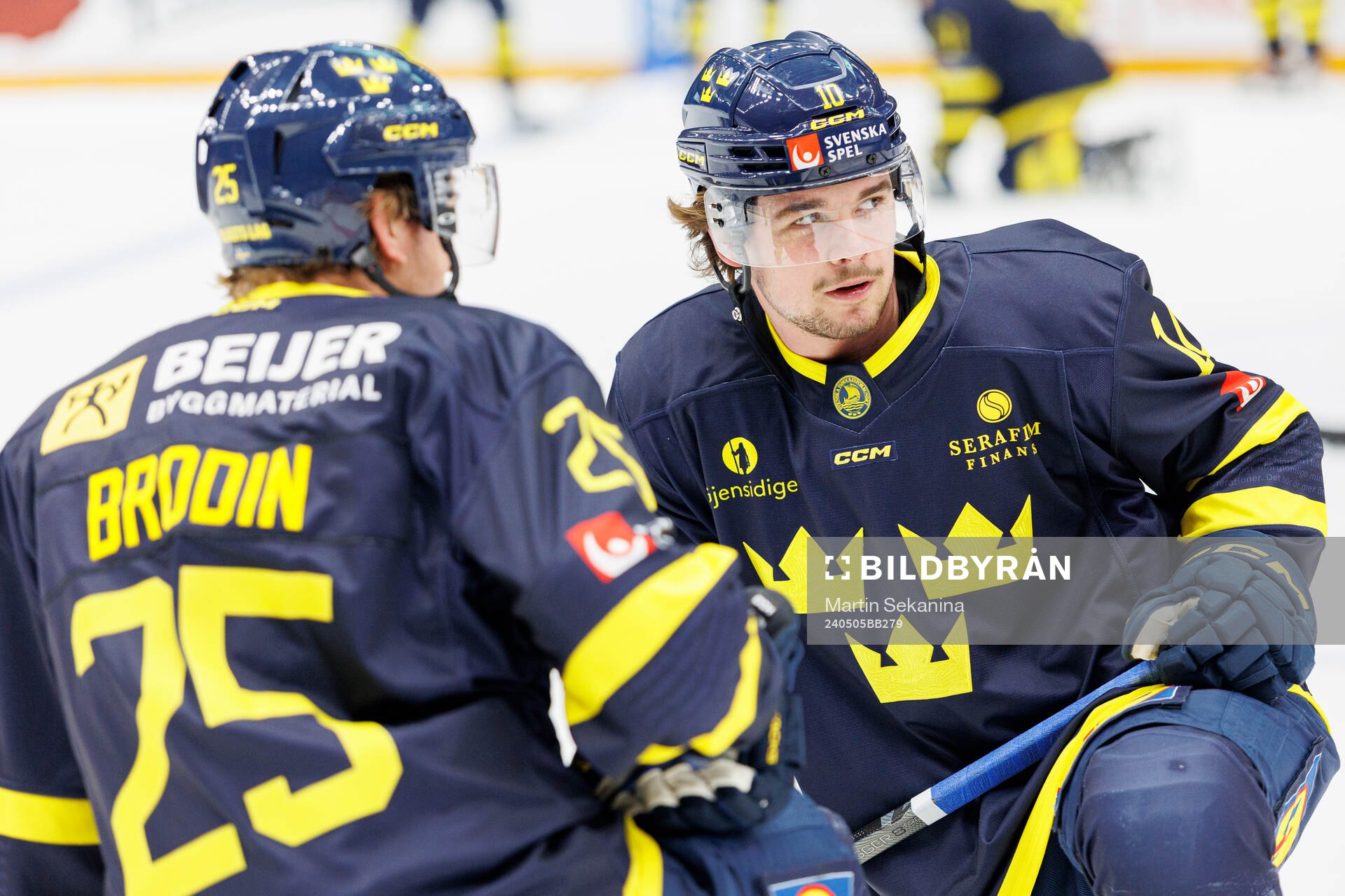 Jonas Brodin and Alexander Holtz of Sweden
