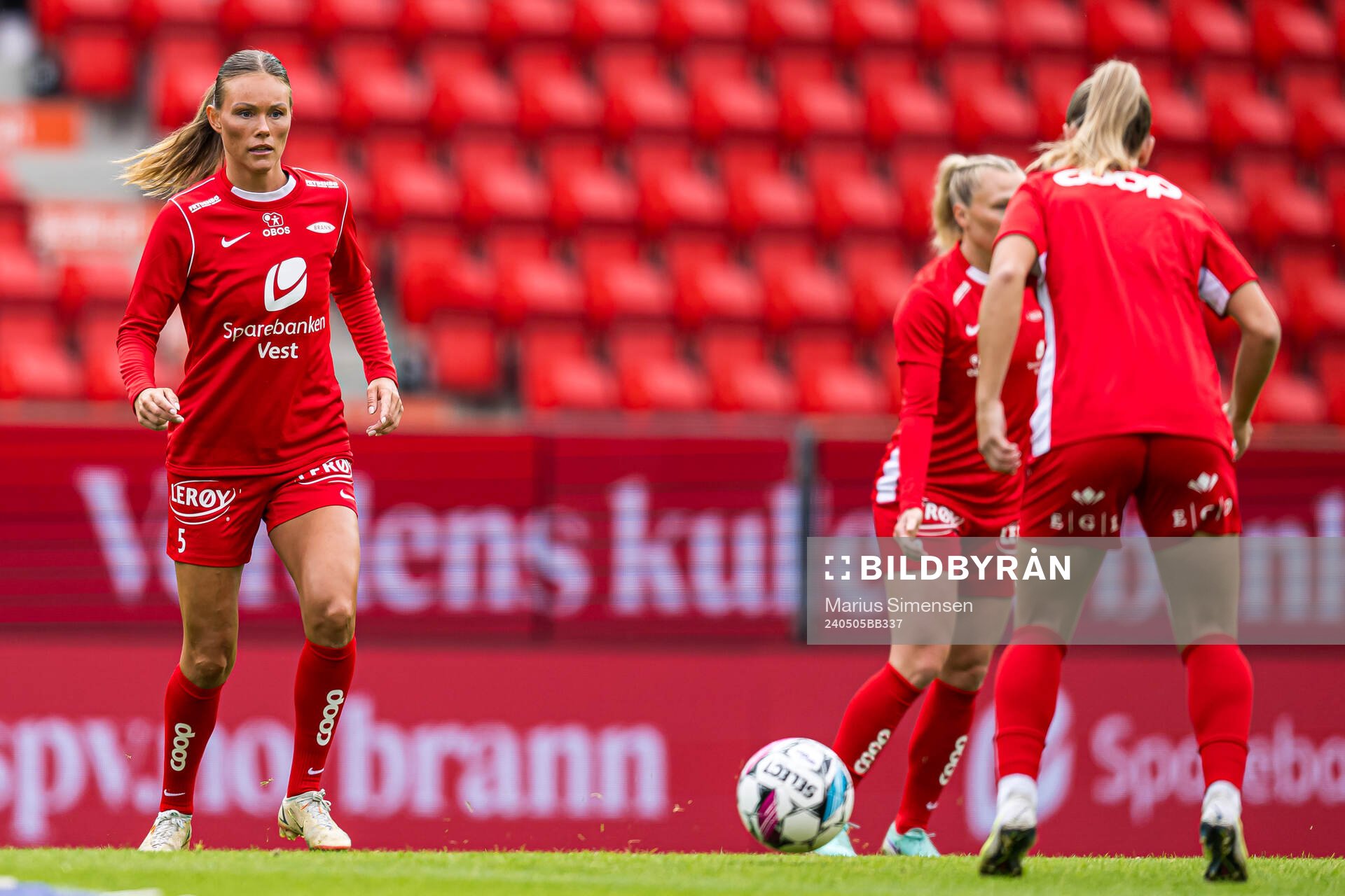 Ingrid Østervold Stenevik of Brann warms up