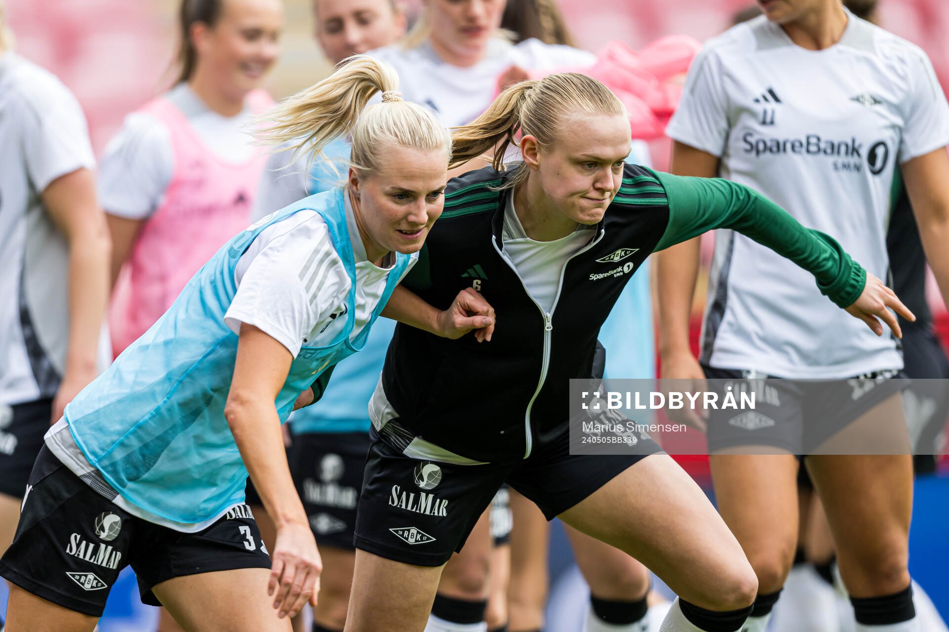 Mali Lilleås Næss and Elin Sørum of Rosenborg warms up