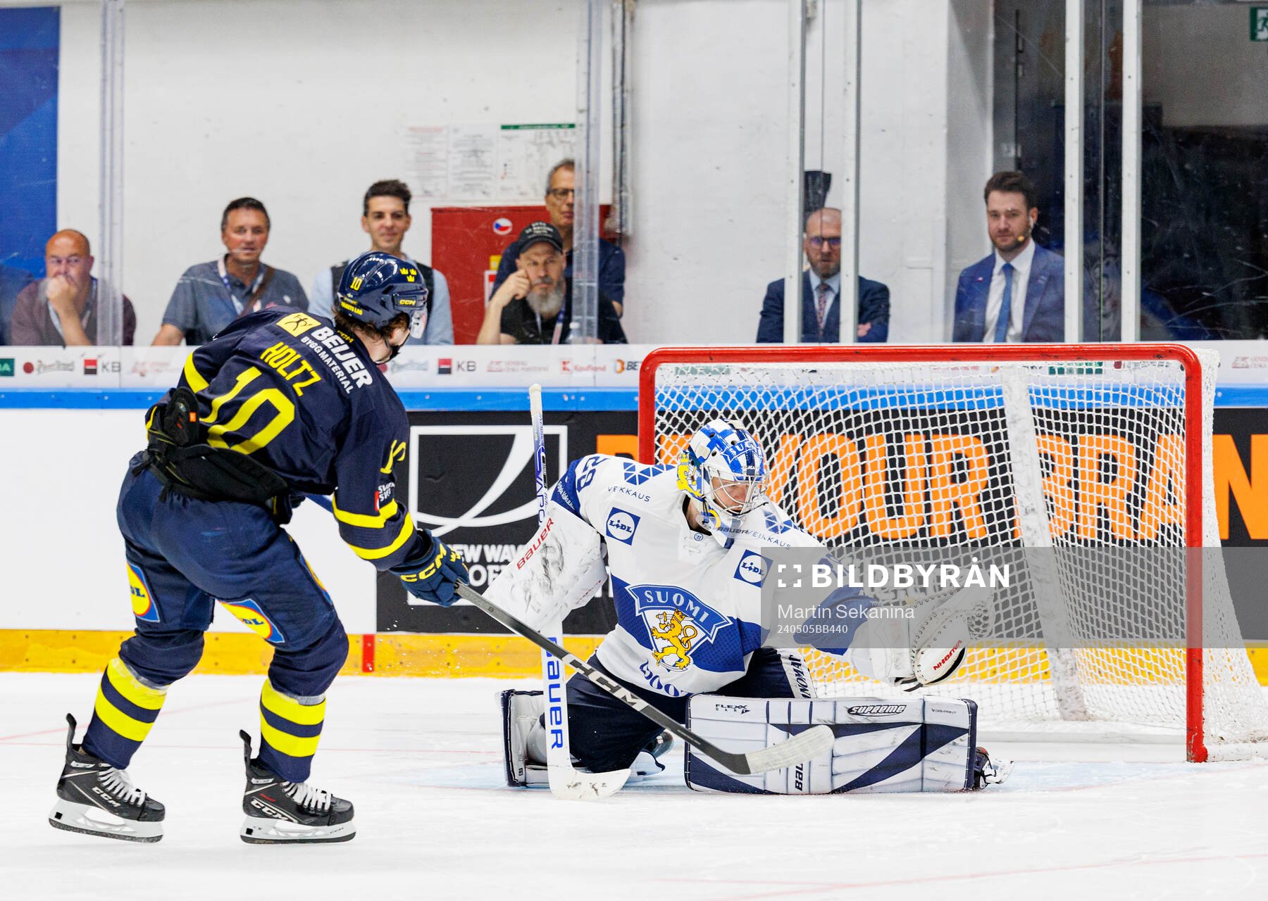 Alexander Holtz of Sweden and goaltender Harri Säteri of