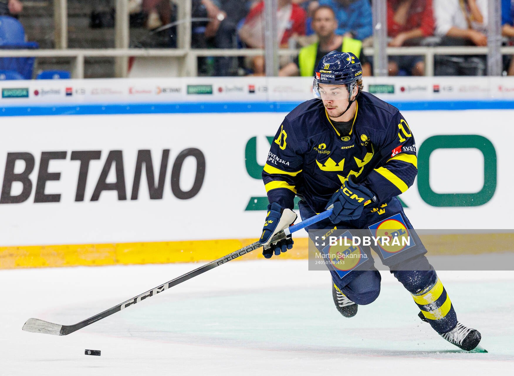 Alexander Holtz of Sweden