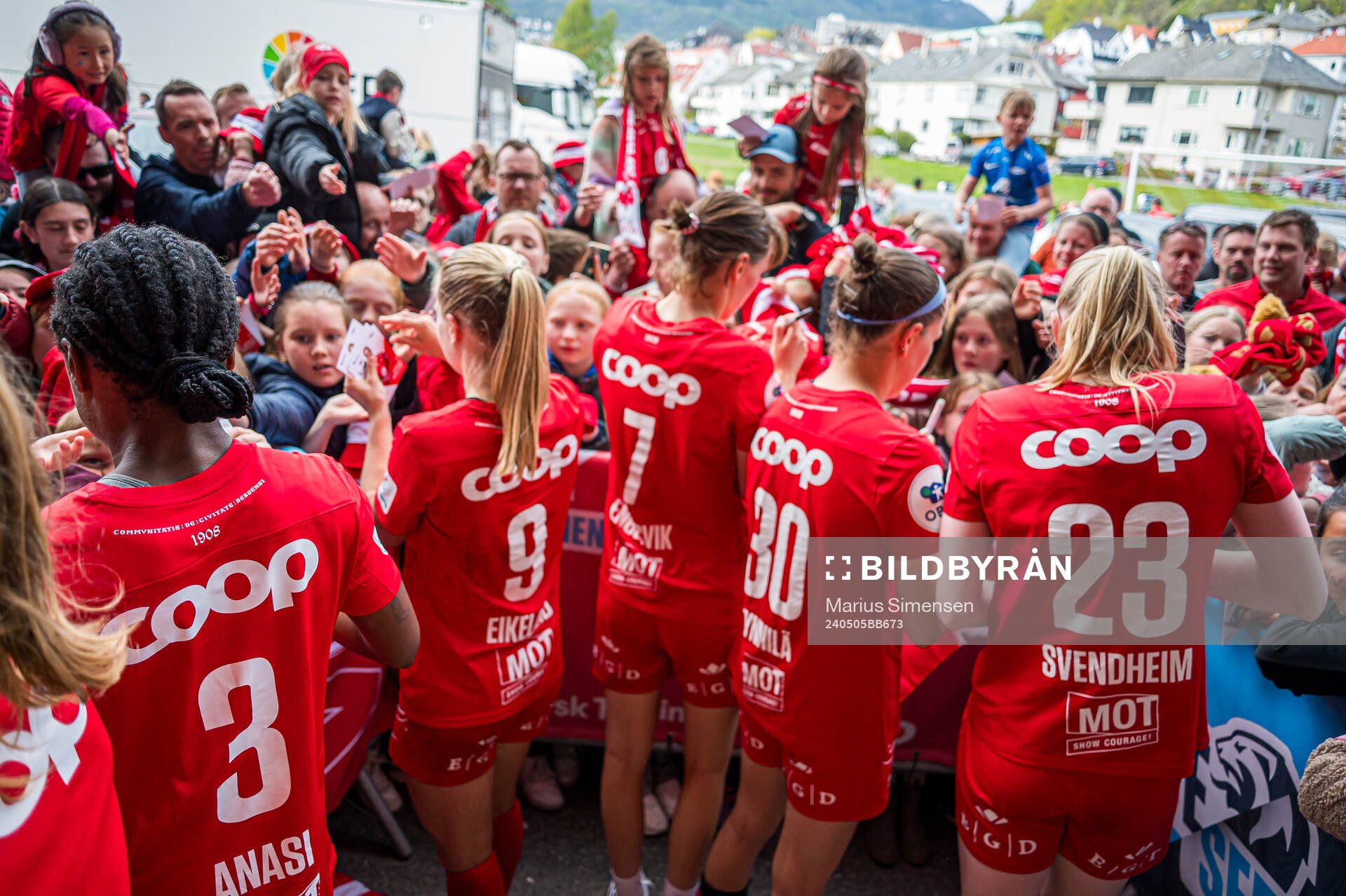 Natasha Moraa Anasi-Erlingsson, Amalie Eikeland, Rakel