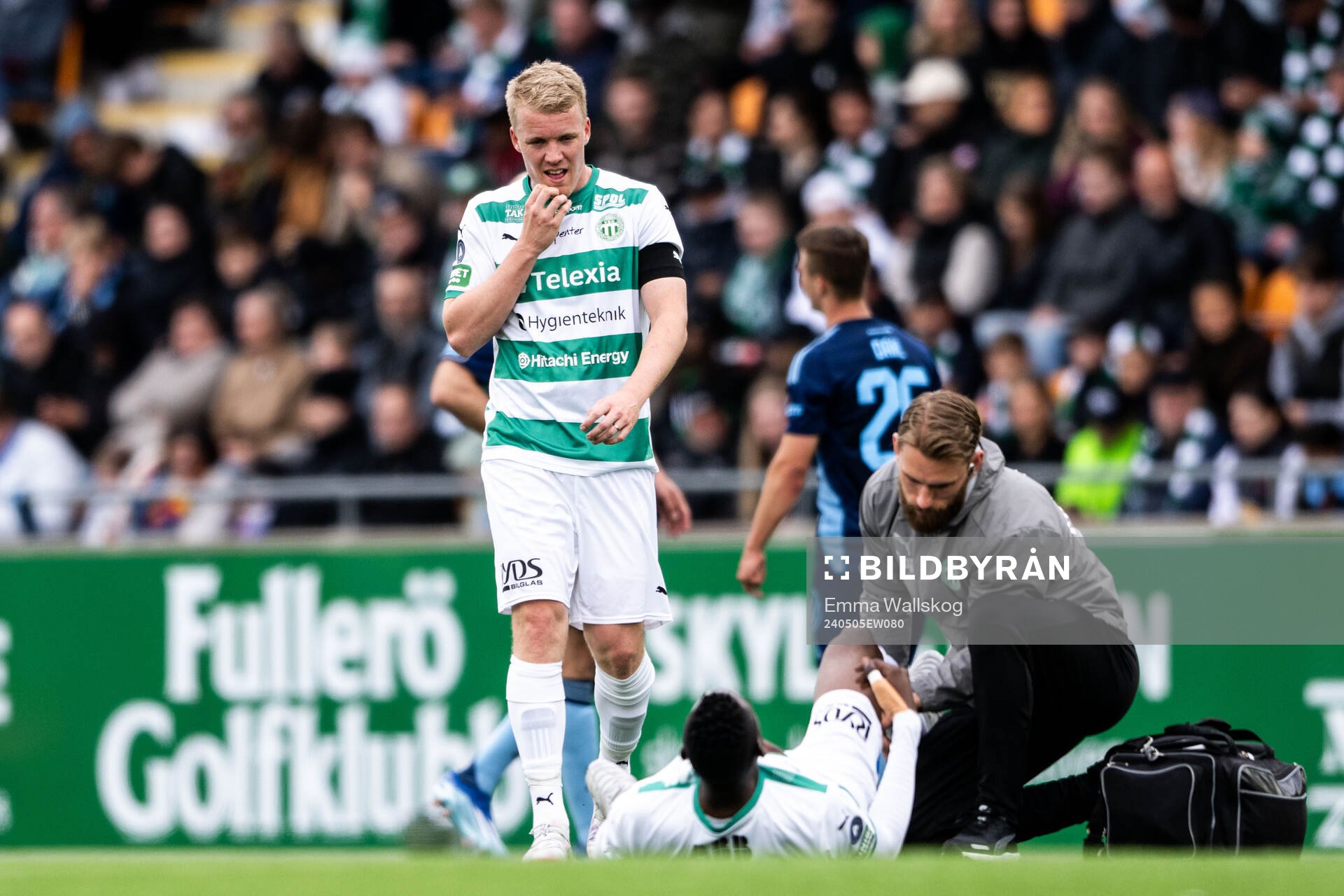 Västerås Simon Johansson deppar medan Frederic Nsabiyumva