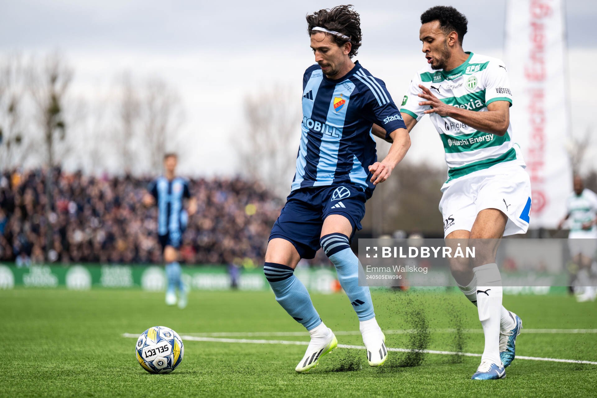 Djurgårdens Gustav Wikheim och Västerås Alex Douglas