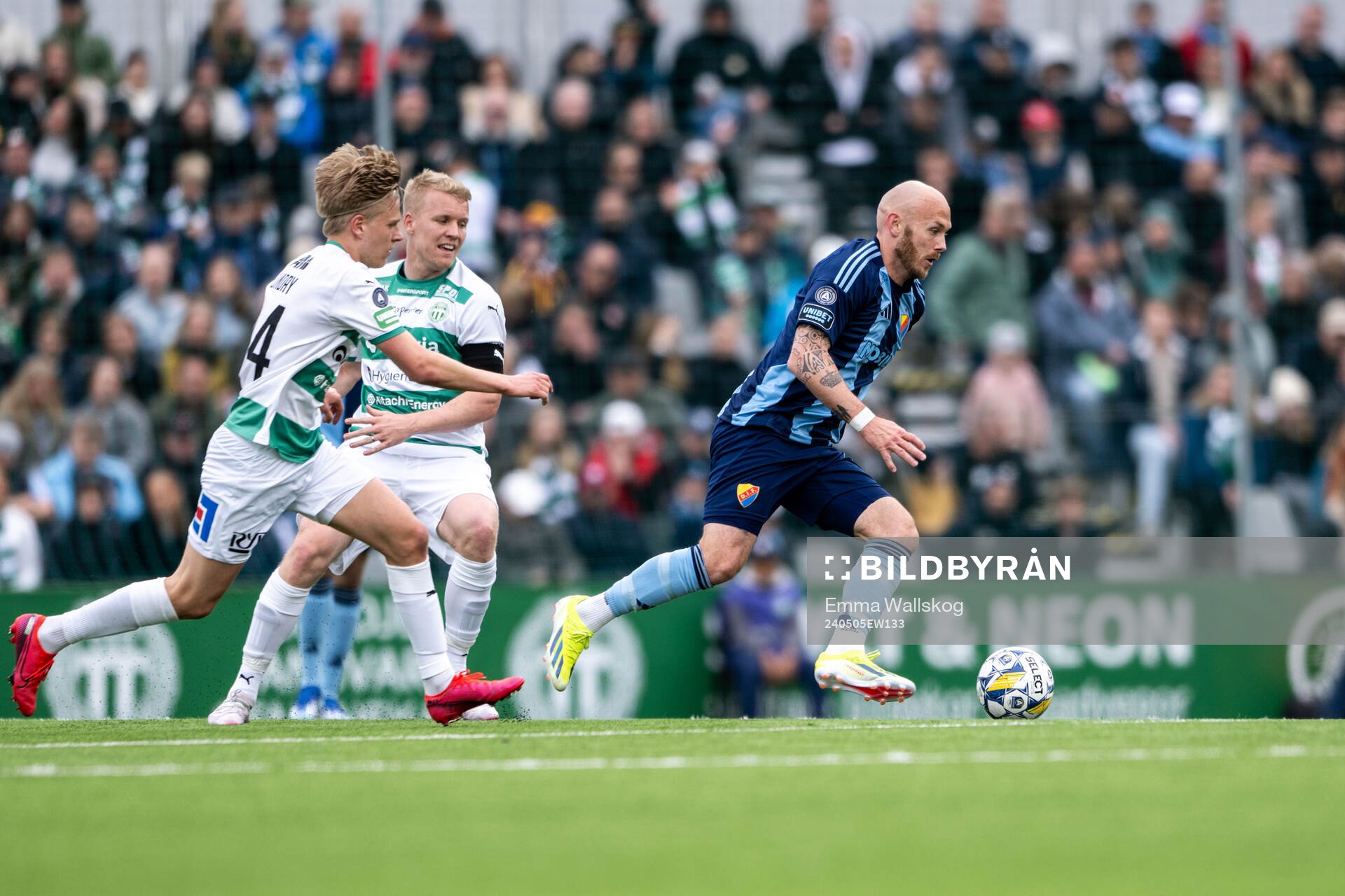 Djurgårdens Magnus Eriksson mot Västerås Marcus Linday