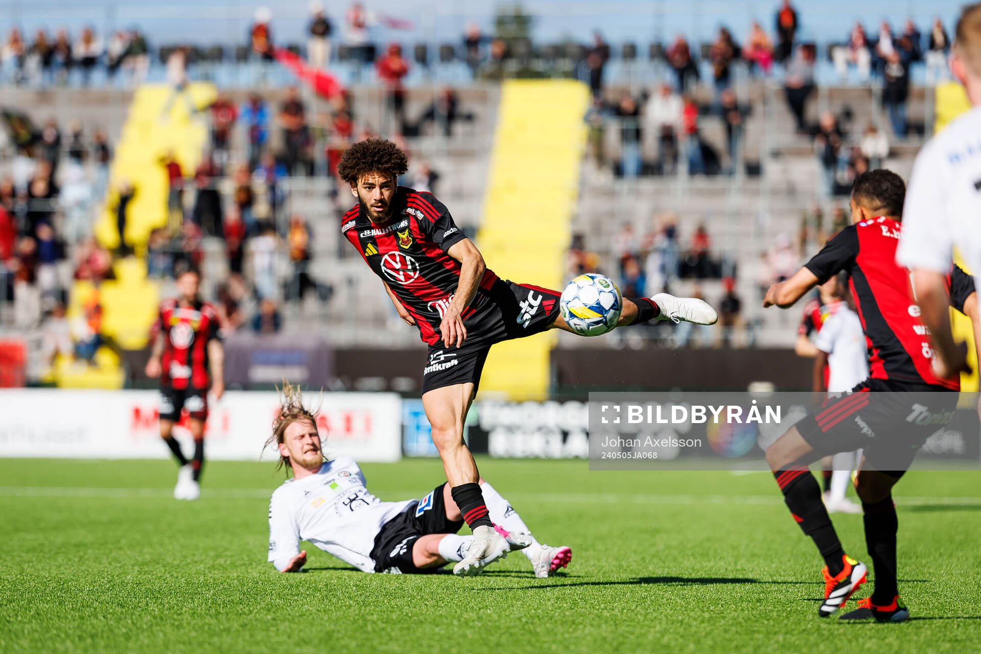 Örebros Karl Holmberg och Östersunds Ziad Ghanoum