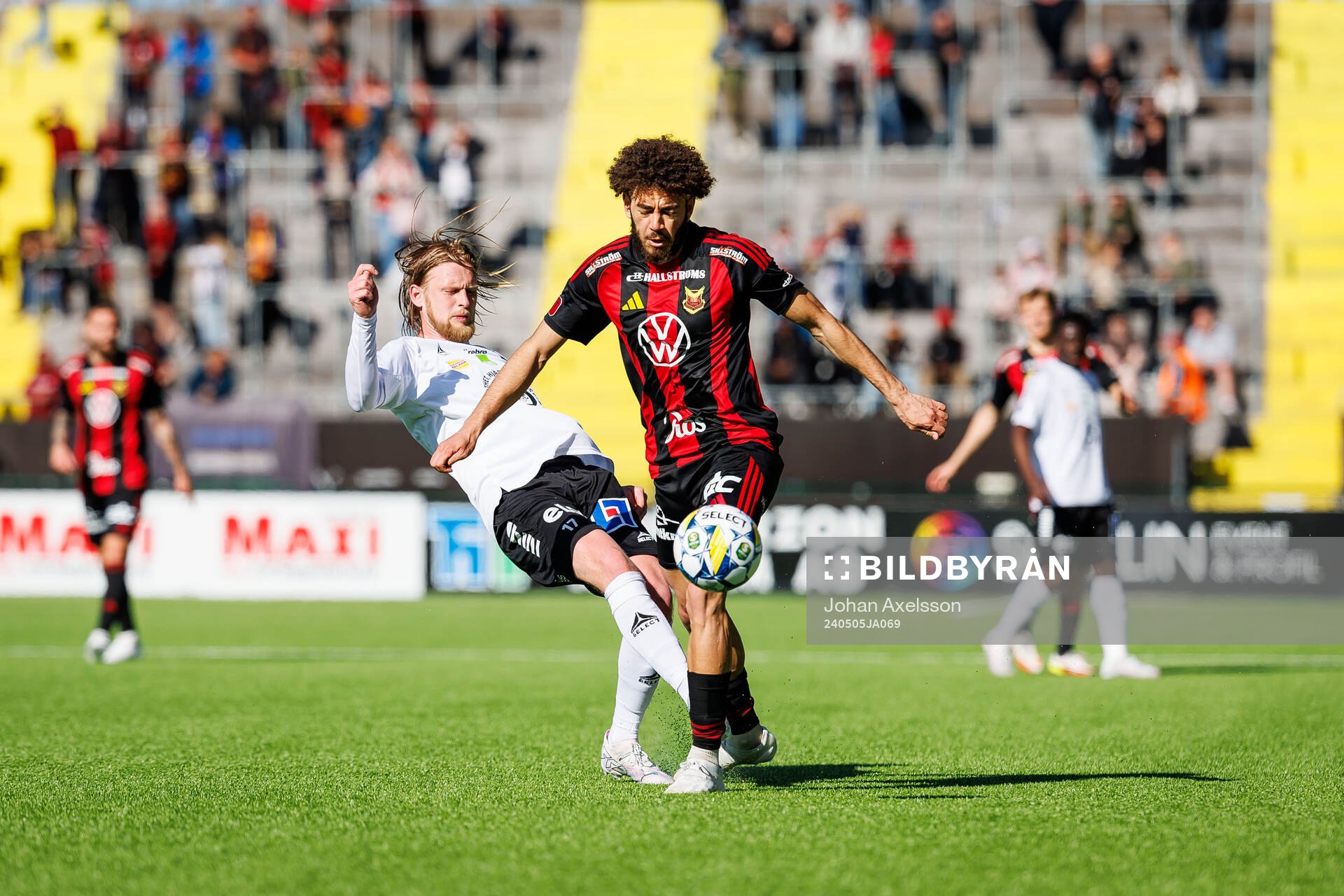 Örebros Karl Holmberg och Östersunds Ziad Ghanoum