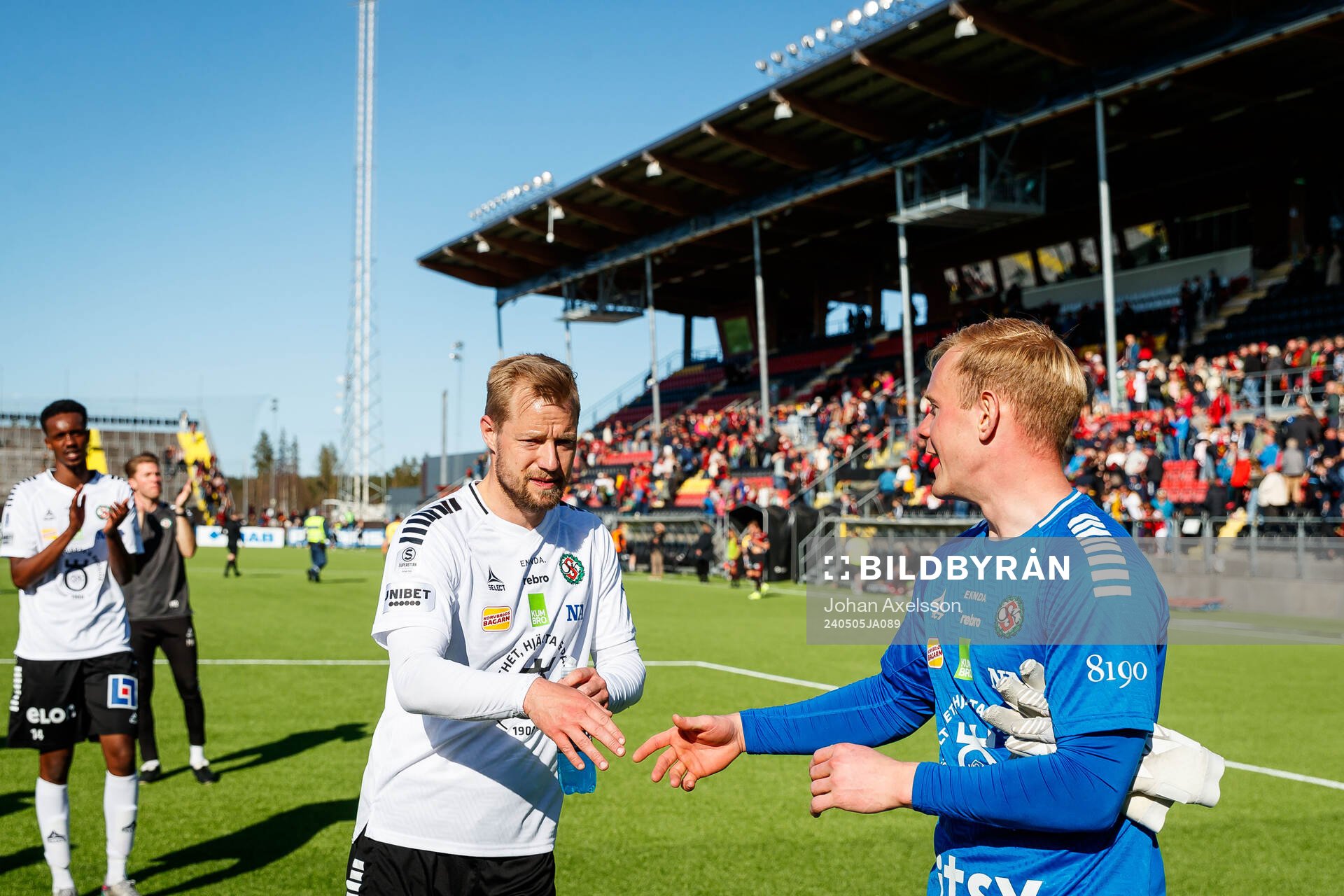Örebros Sebastian Crona och målvakt Malte Påhlsson jublar