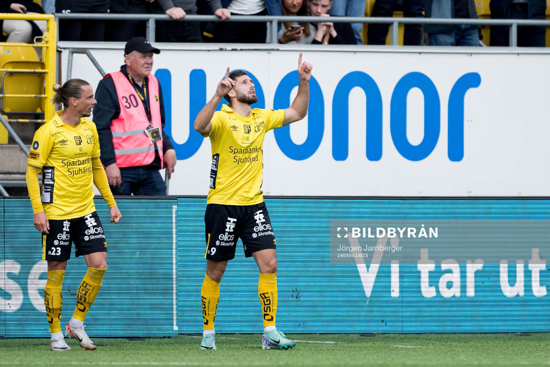 Elfsborgs Arber Zeneli jublar