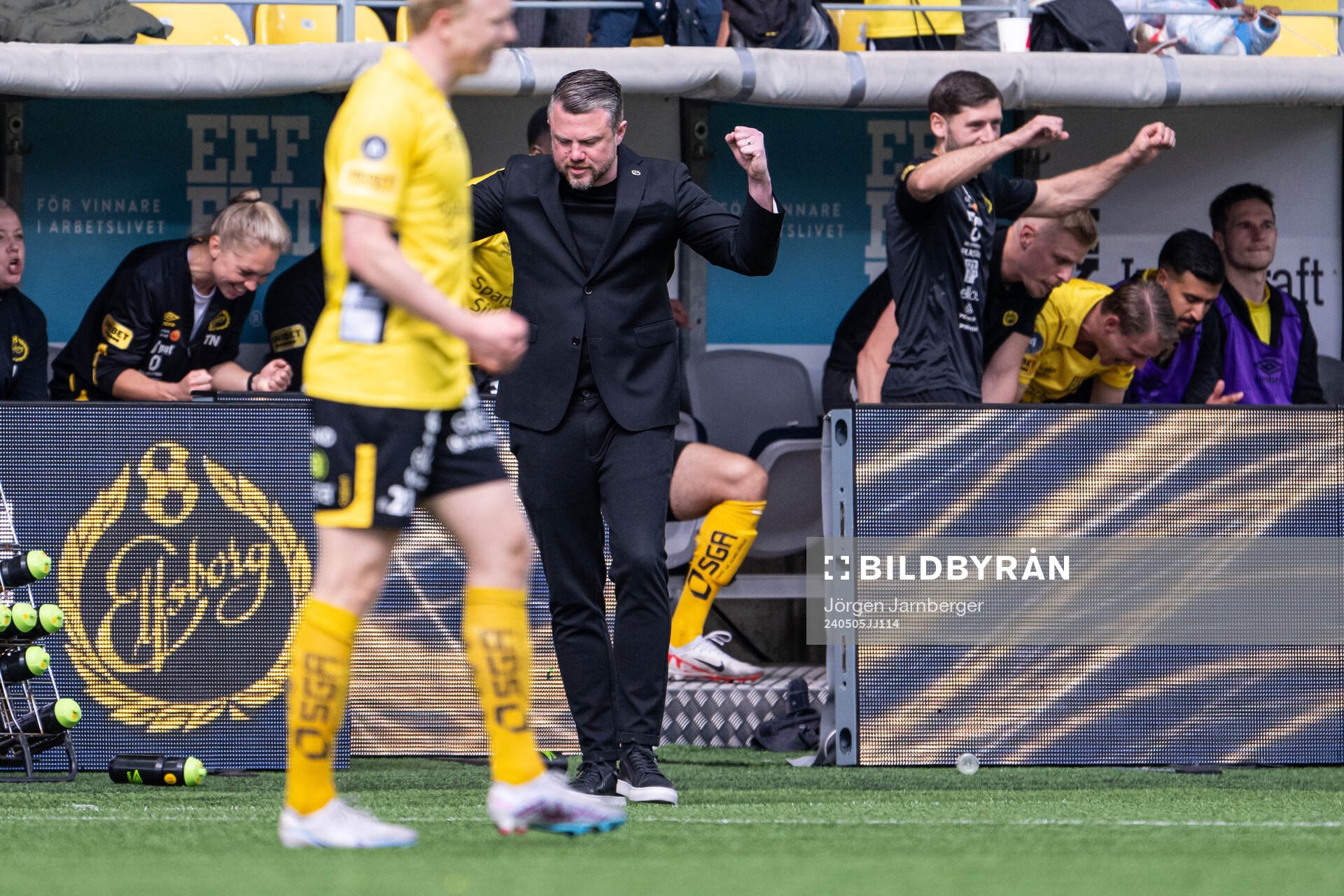 Elfsborgs manager Jimmy Thelin jublar